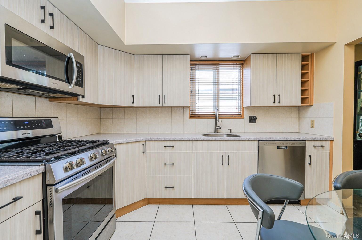 Single Family Tallman  Staten Island, NY 10312, MLS-987167-21