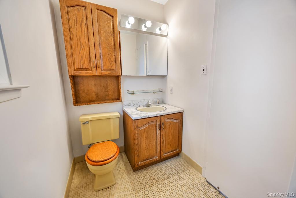 Single Family Chester  Suffolk County, NY 11787, MLS-987172-27