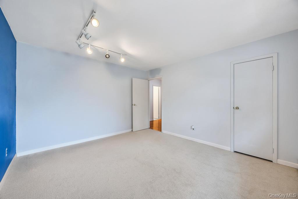Single Family Chester  Suffolk County, NY 11787, MLS-987172-31