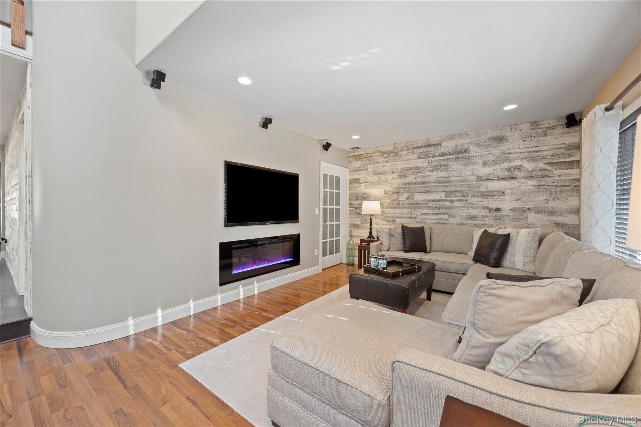 Single Family Aster  Suffolk County, NY 11742, MLS-987220-13