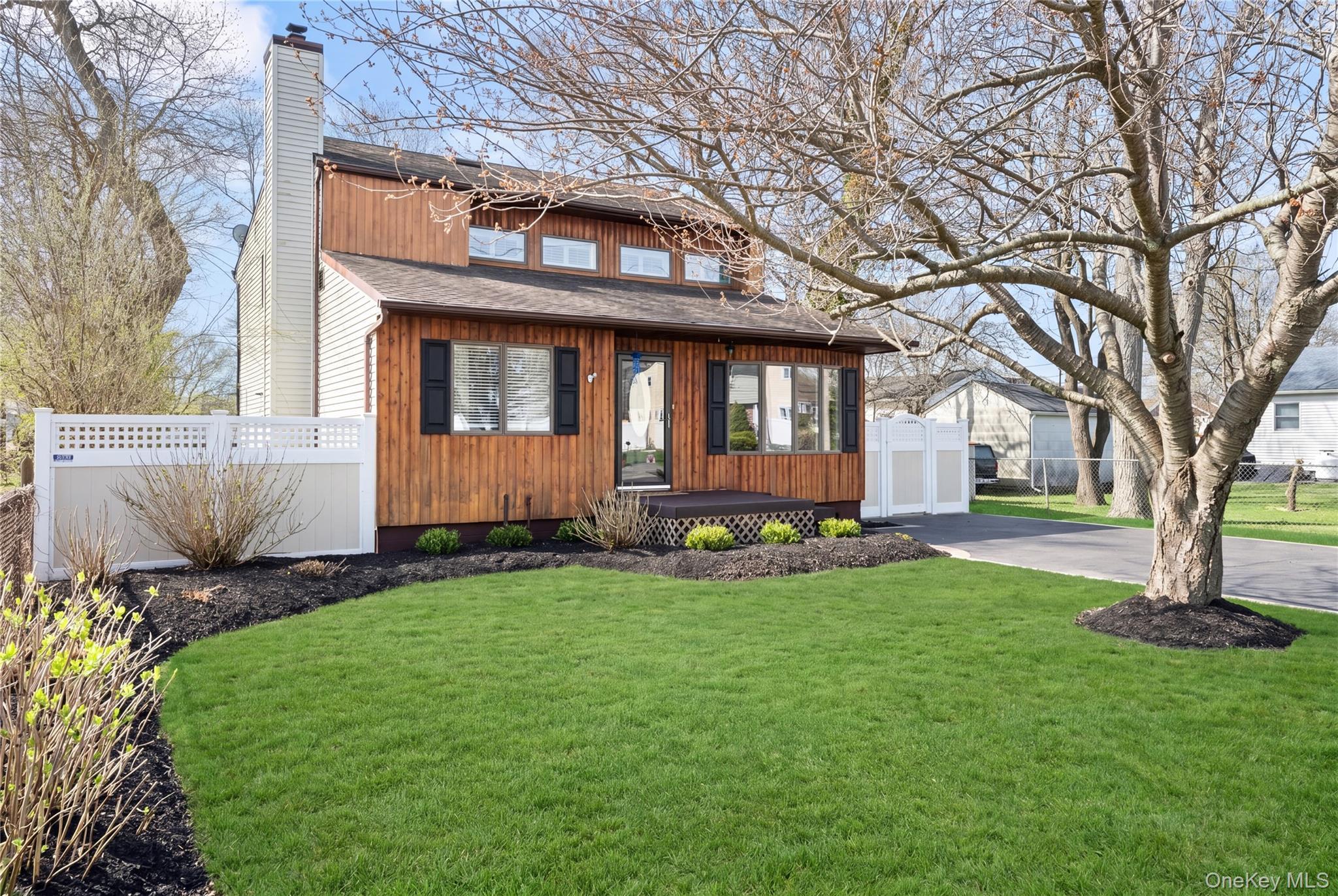 Single Family Aster  Suffolk County, NY 11742, MLS-987220-2