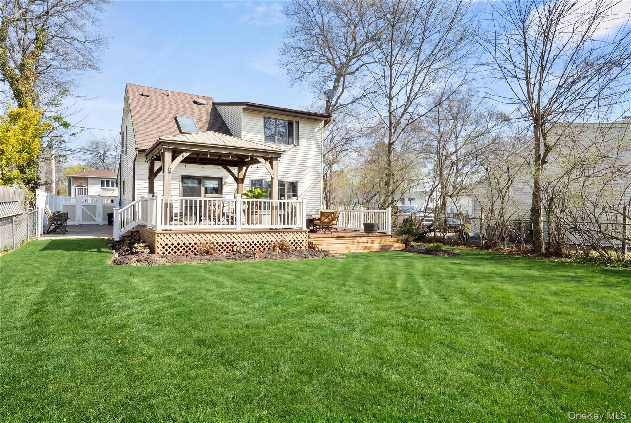 Single Family Aster  Suffolk County, NY 11742, MLS-987220-32
