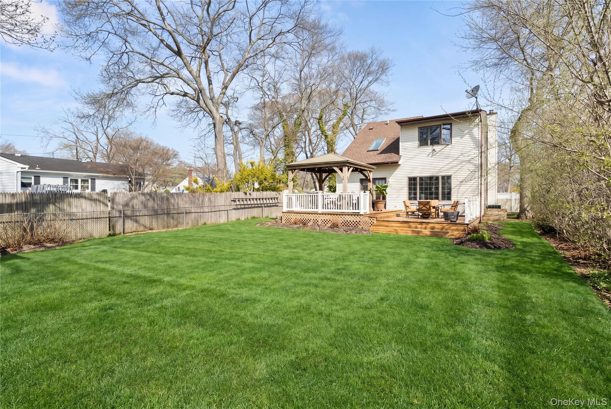 Single Family Aster  Suffolk County, NY 11742, MLS-987220-33