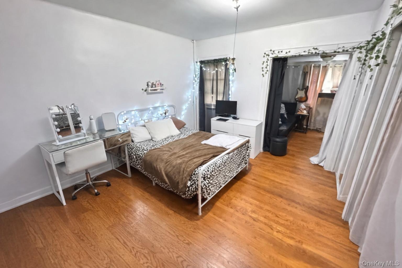 Single Family 80th Queens, NY 11421, MLS-987221-14