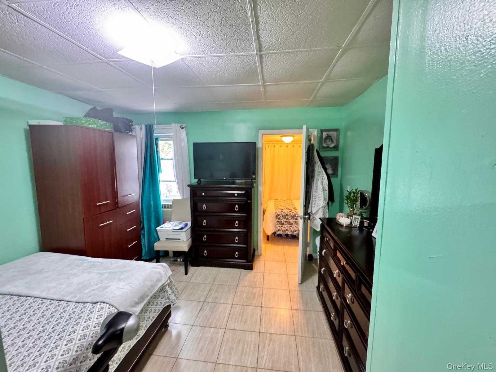 Single Family 80th Queens, NY 11421, MLS-987221-24