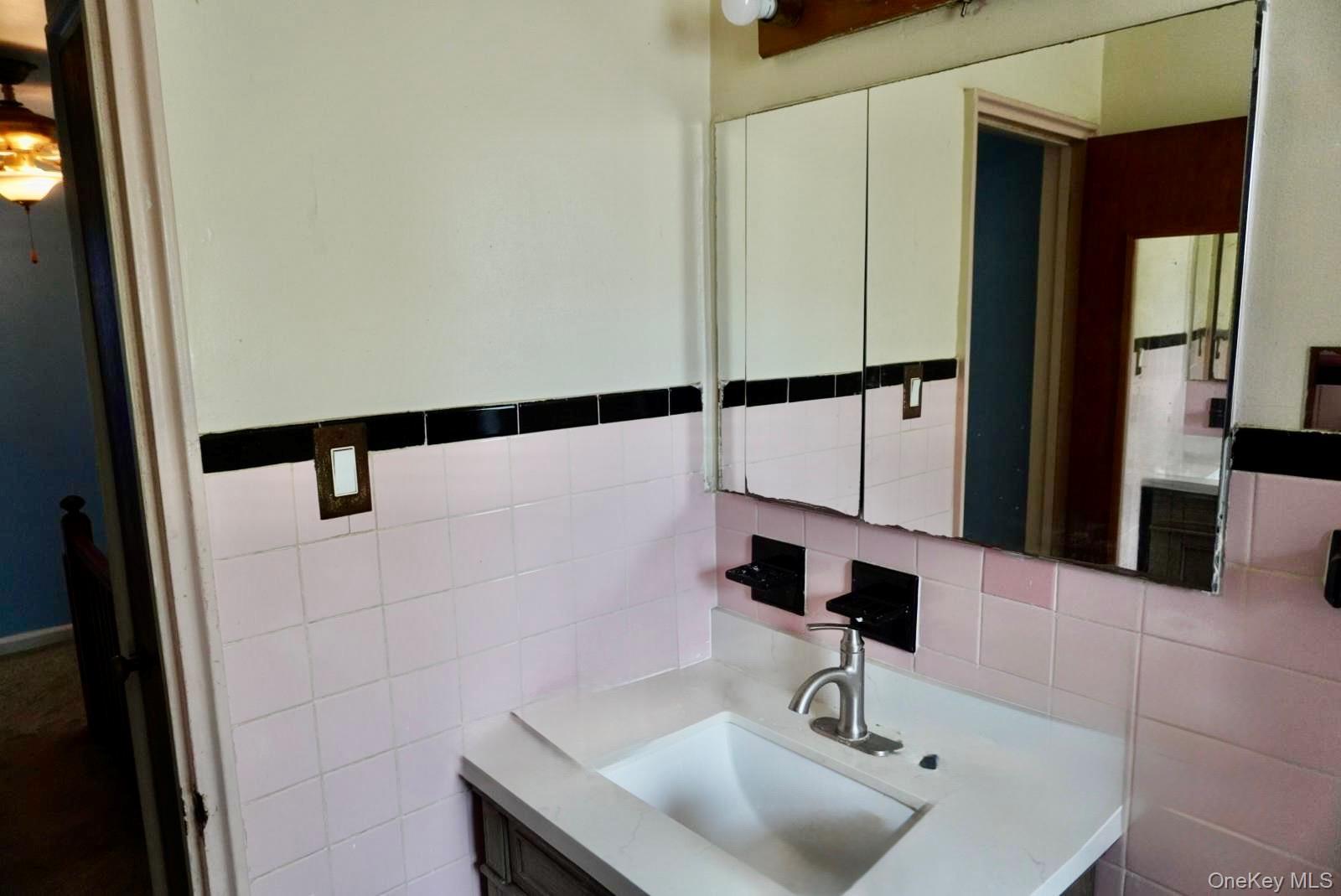 Single Family Bronxwood  Bronx, NY 10469, MLS-987256-15