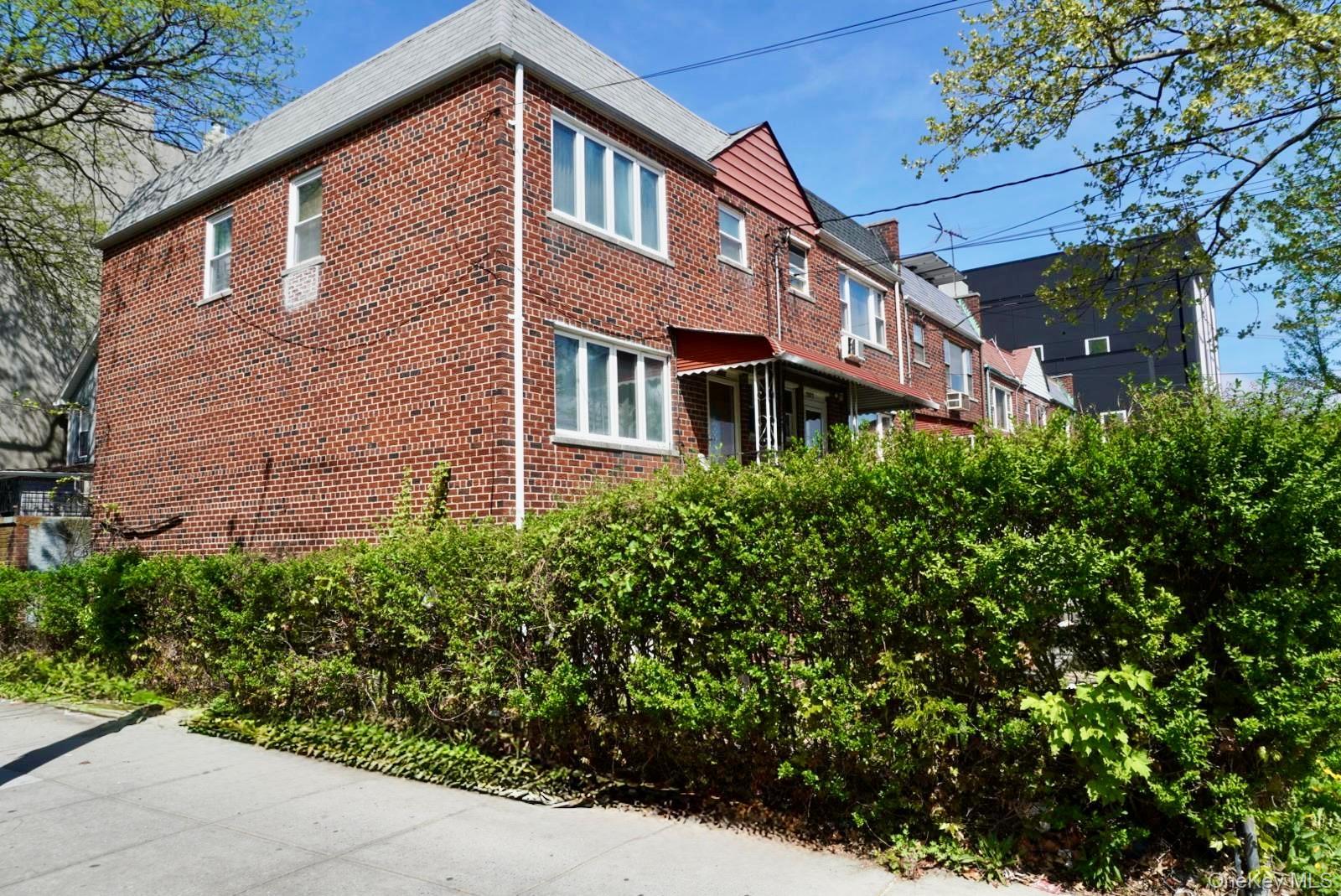 Single Family Bronxwood  Bronx, NY 10469, MLS-987256-3