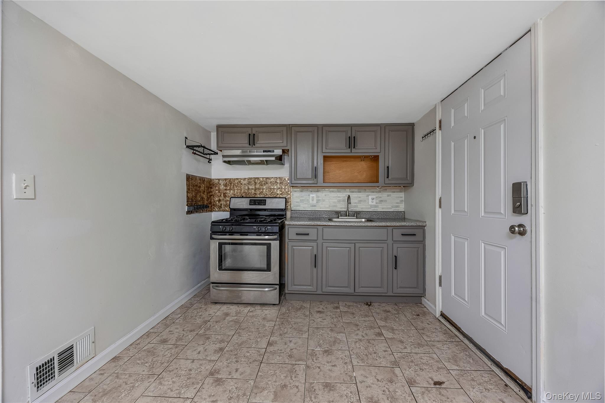 Single Family Farmers  Queens, NY 11434, MLS-987277-15