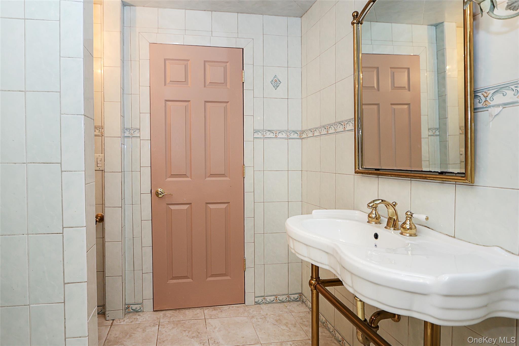 Condo Altessa  Suffolk County, NY 11747, MLS-987307-32