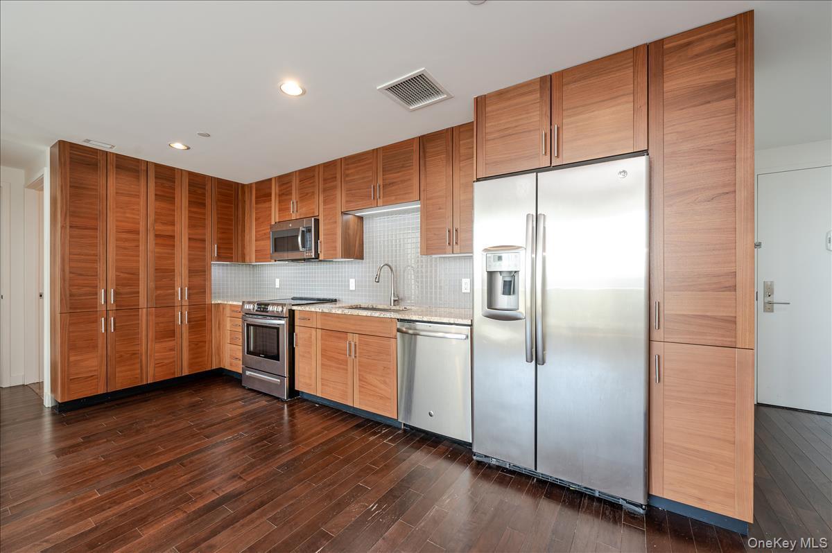 Condo 71st  Queens, NY 11375, MLS-987313-10