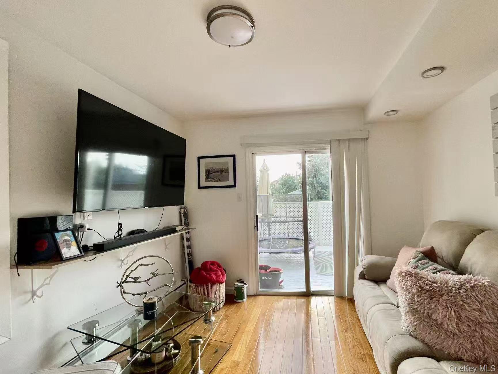 Single Family Mulford  Bronx, NY 10461, MLS-987353-3