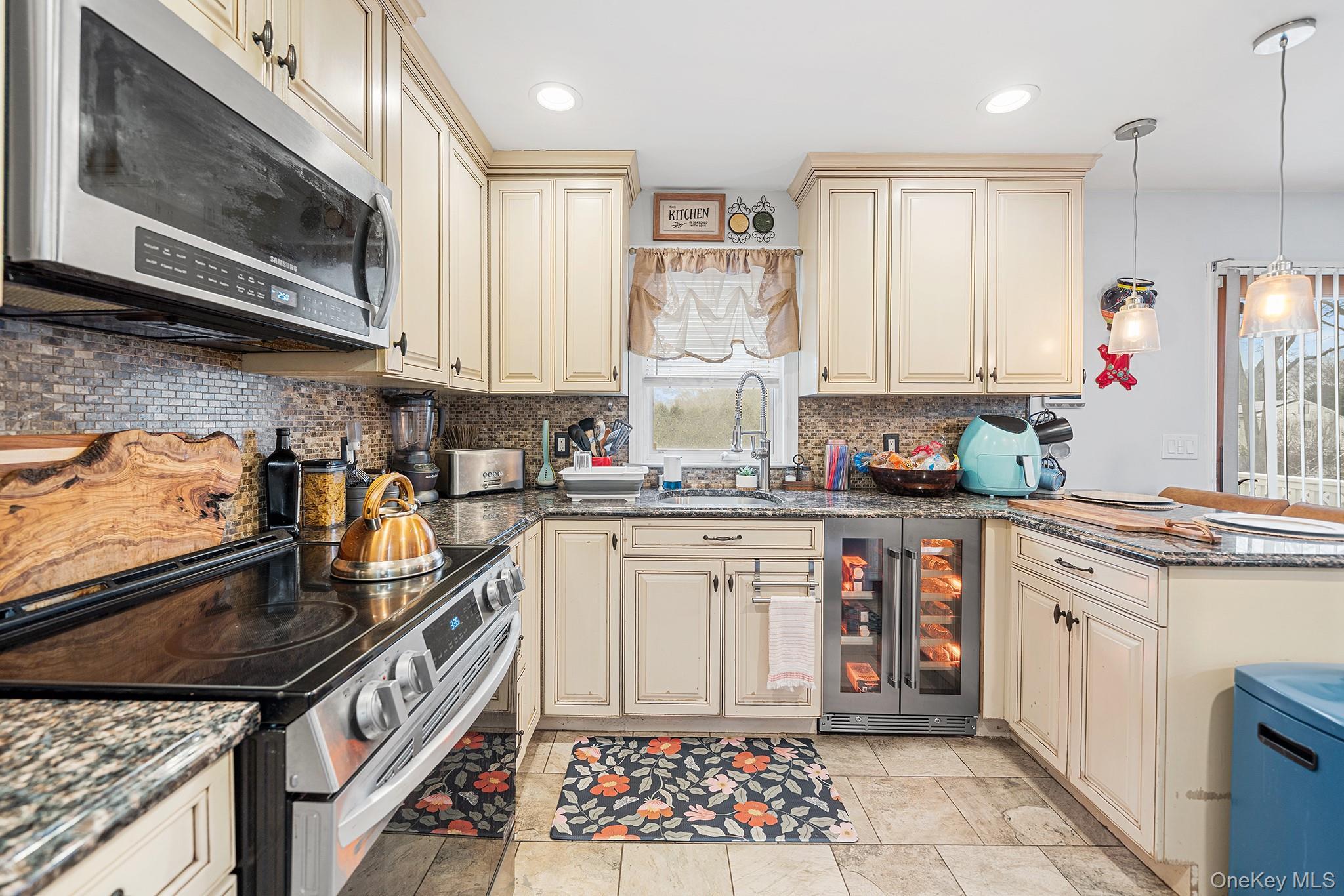 Single Family 4th  Suffolk County, NY 11779, MLS-987425-27