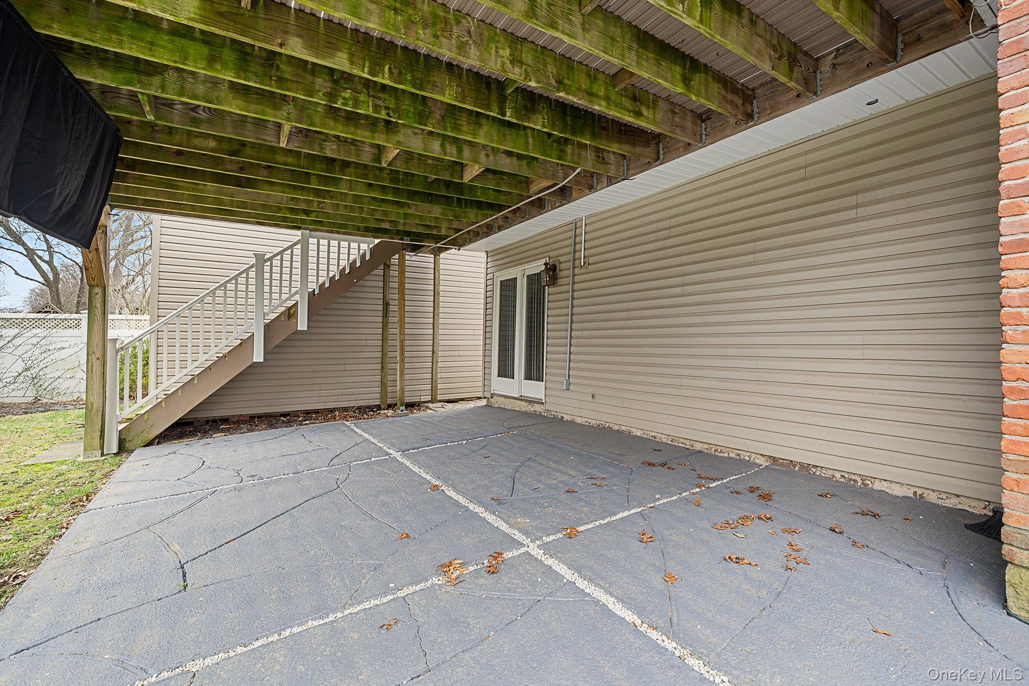 Single Family 4th  Suffolk County, NY 11779, MLS-987425-8