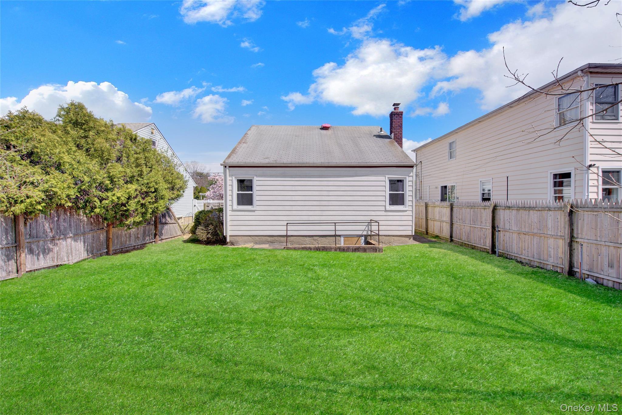 Single Family 3rd  Nassau County, NY 11714, MLS-987540-22