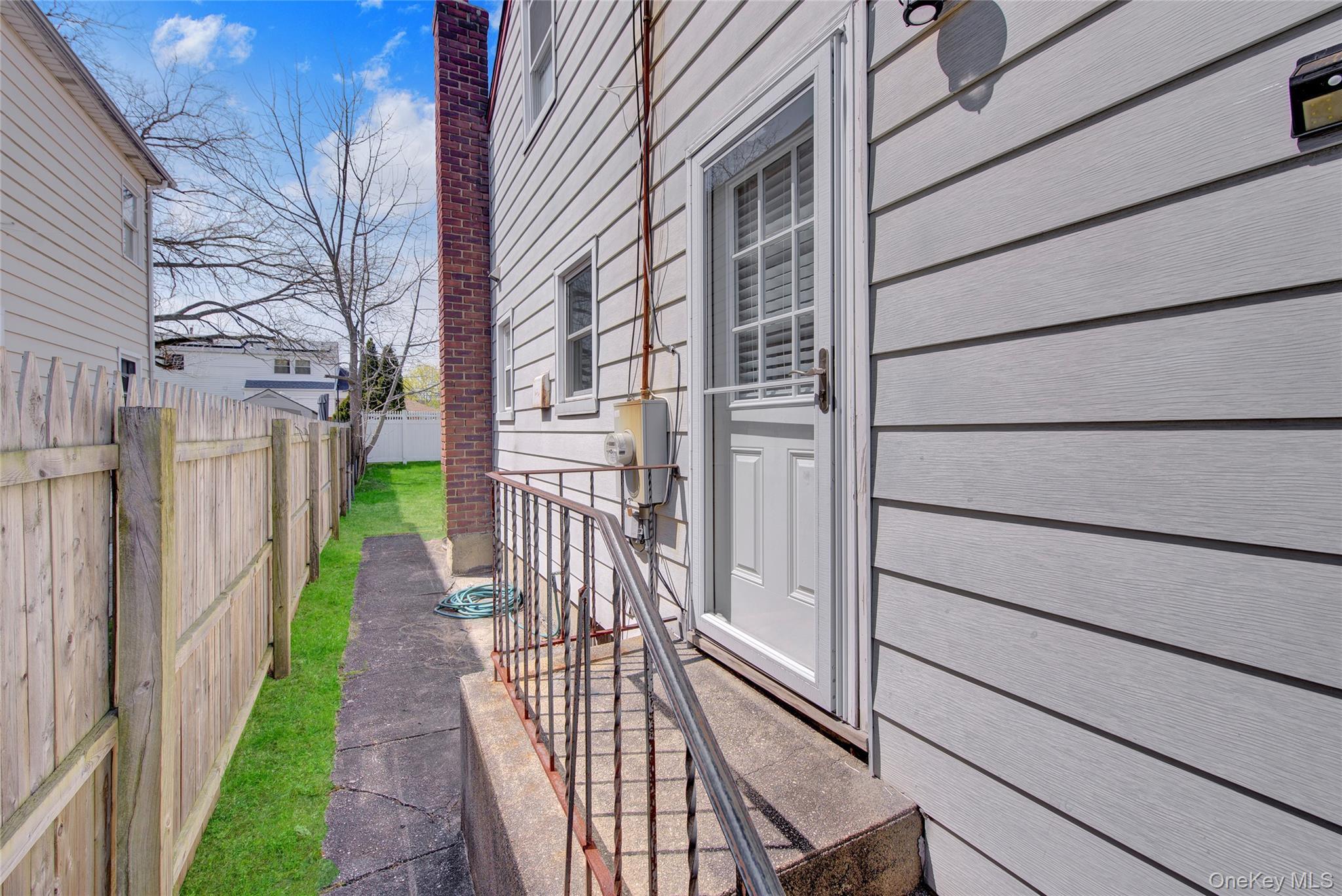 Single Family 3rd  Nassau County, NY 11714, MLS-987540-23