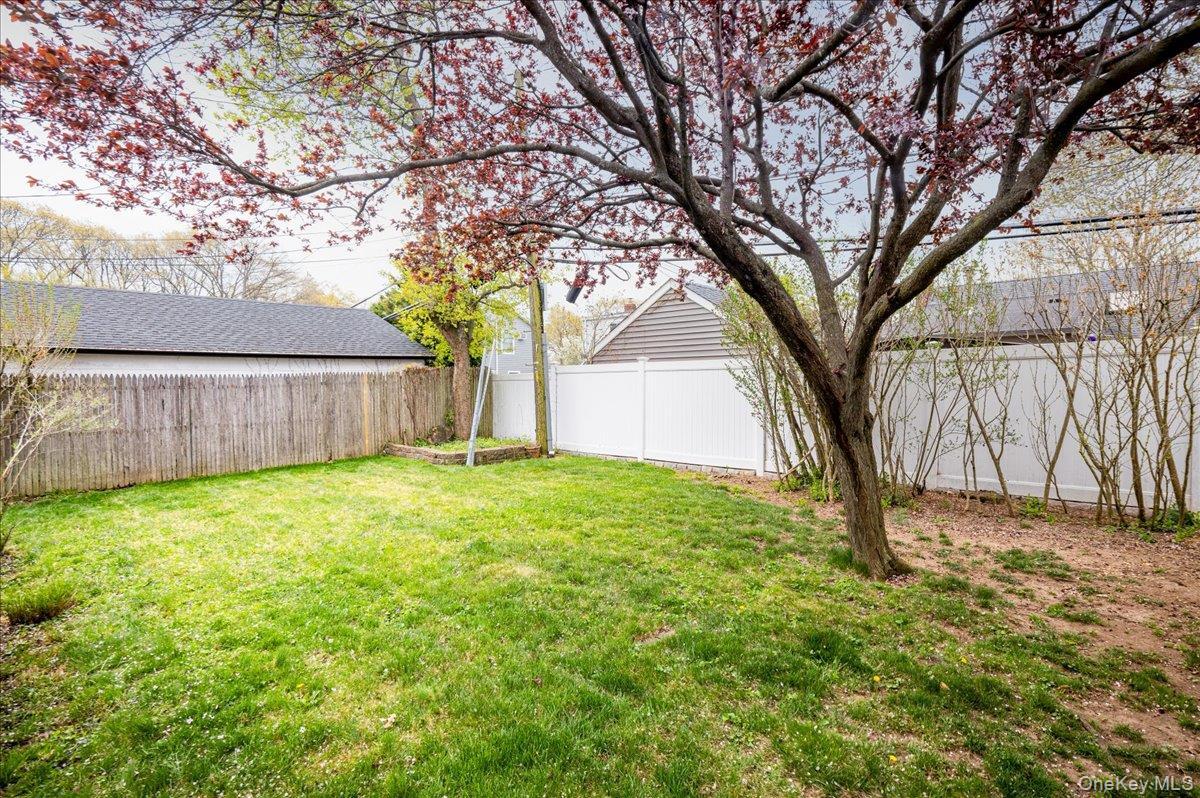 Single Family Durham  Nassau County, NY 11554, MLS-987543-25