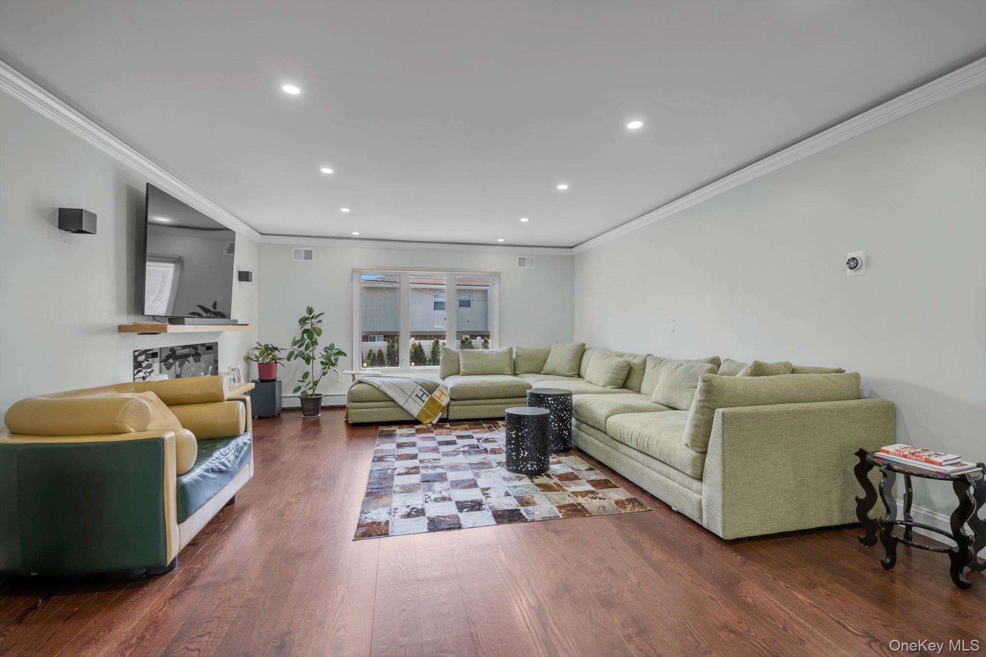 Single Family Sherwood Street Nassau County, NY 11581, MLS-987552-6
