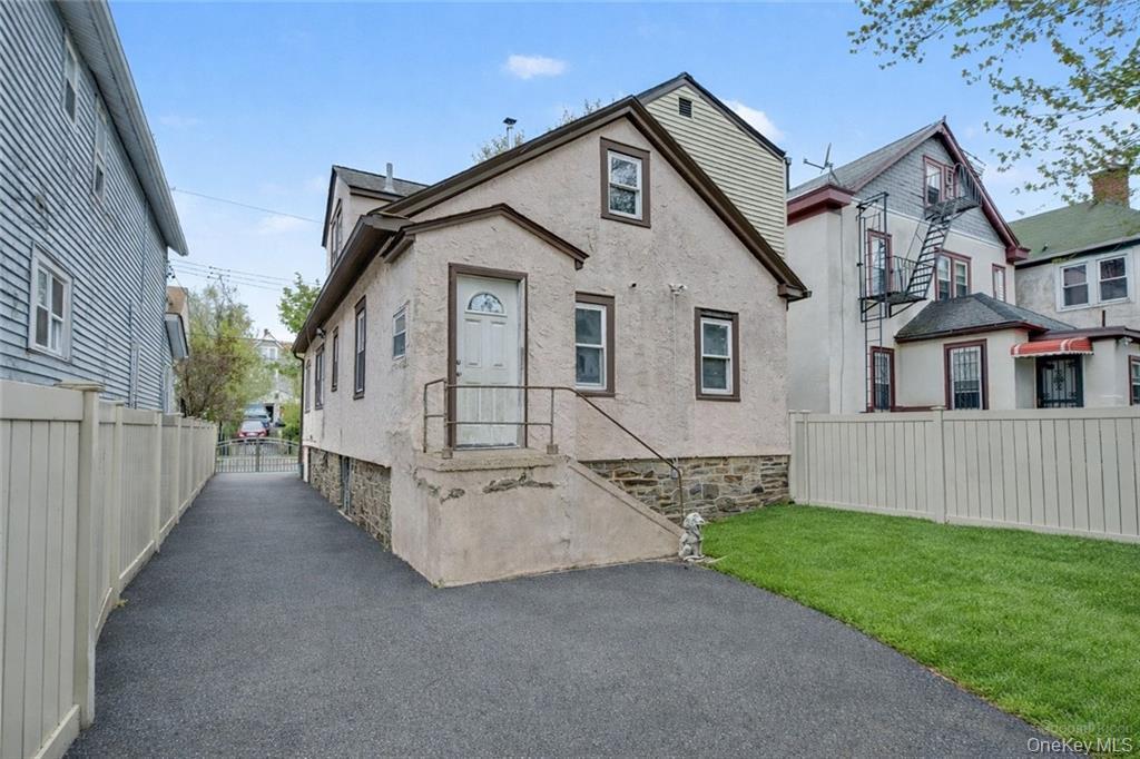 Single Family 9th  Westchester County, NY 10550, MLS-987592-4