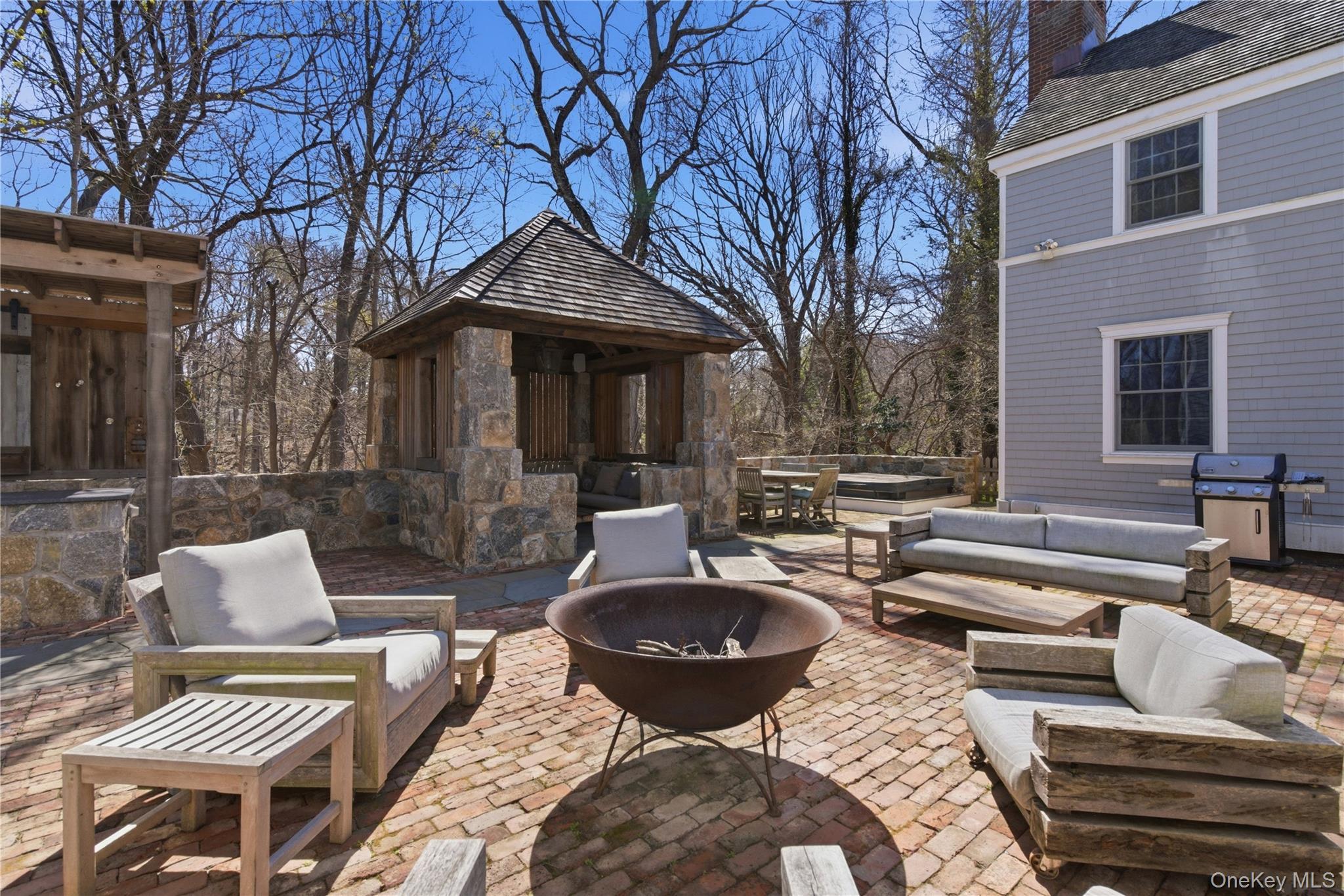 Single Family W Neck Road  Suffolk County, NY 11743, MLS-987719-29