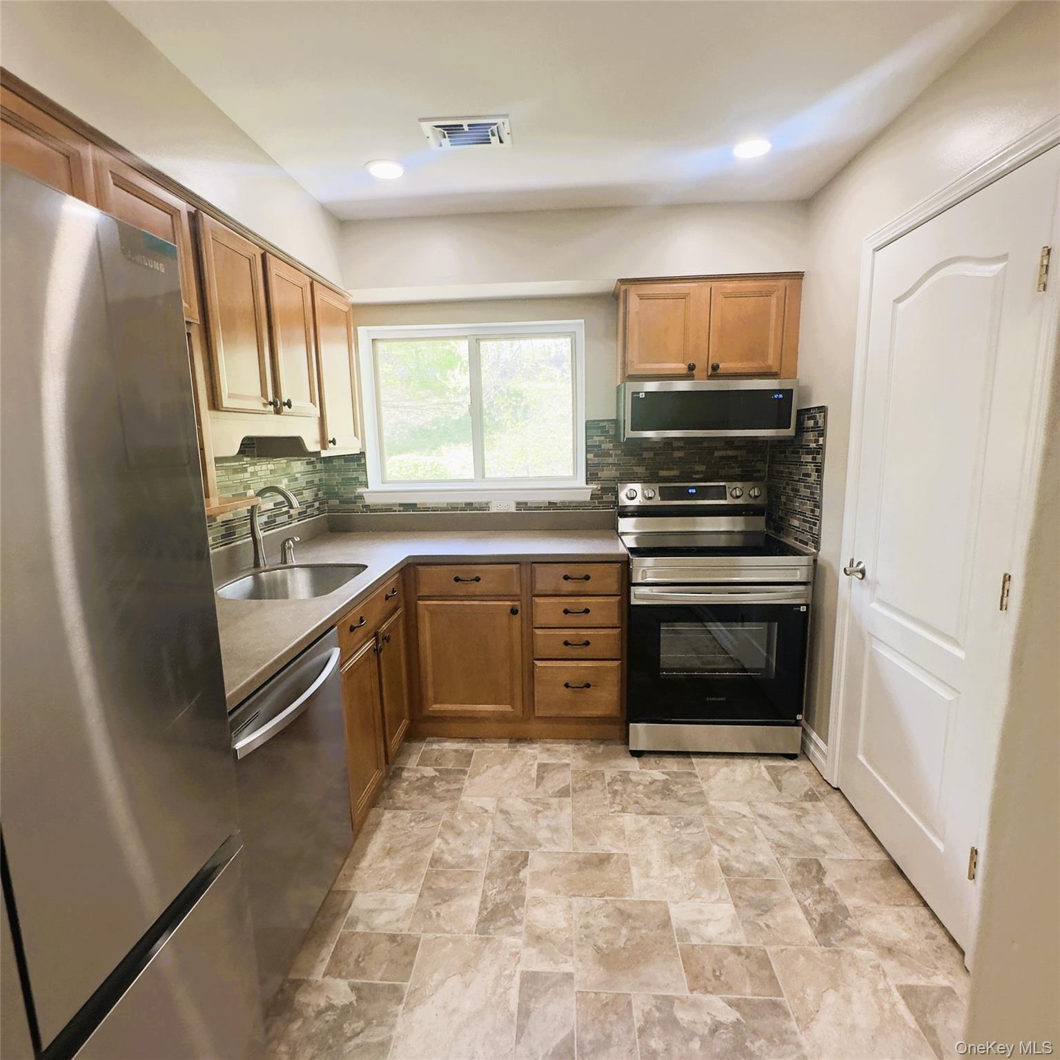 Coop Cooper  Dutchess County, NY 12603, MLS-987747-6