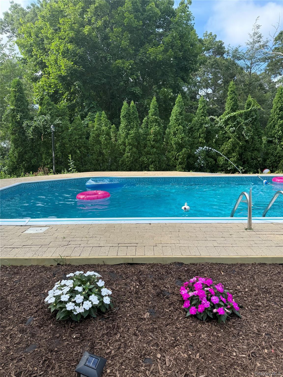 Single Family Cedar  Suffolk County, NY 11727, MLS-987755-4