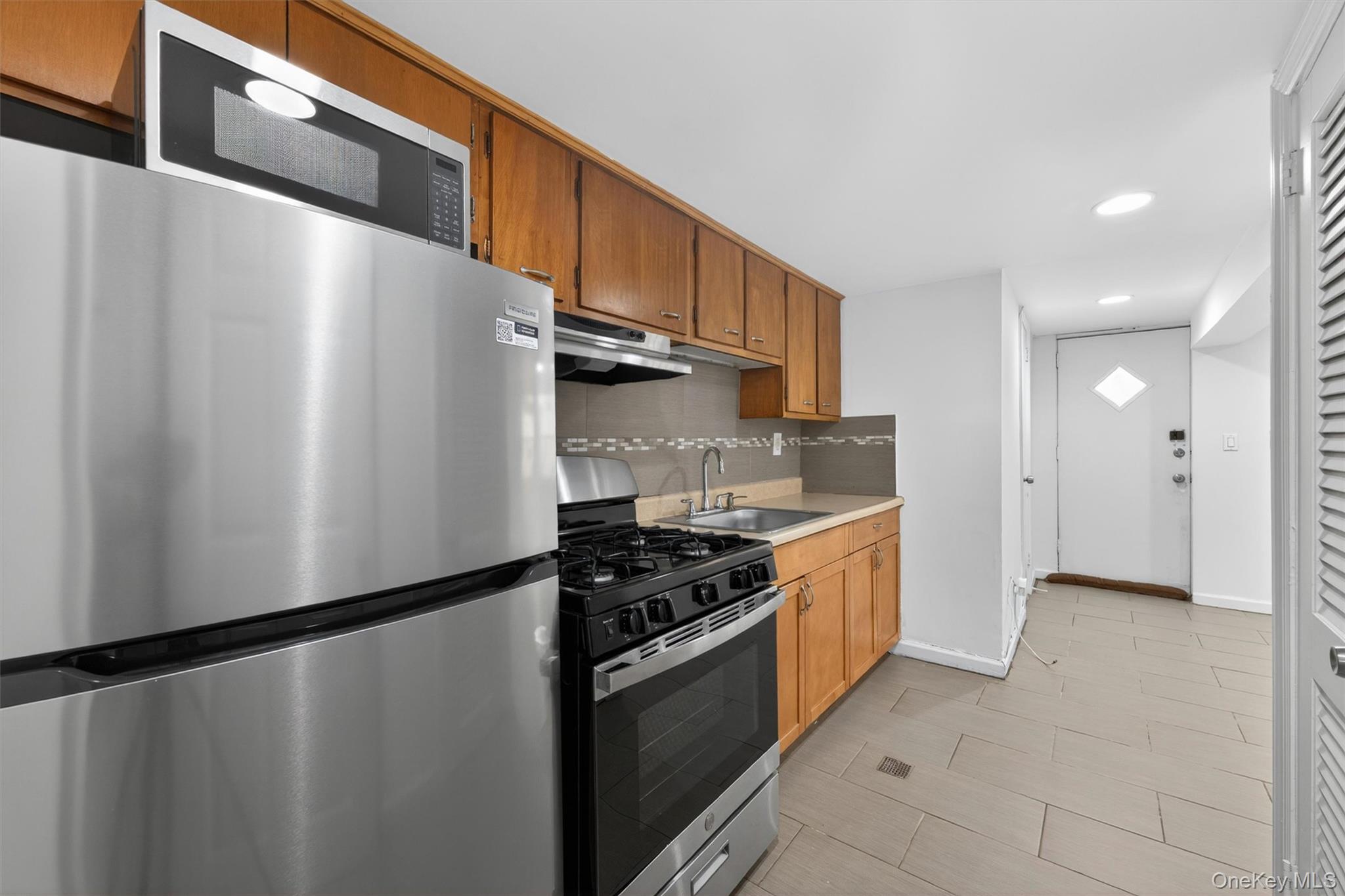 Single Family Bruckner  Bronx, NY 10461, MLS-987819-31