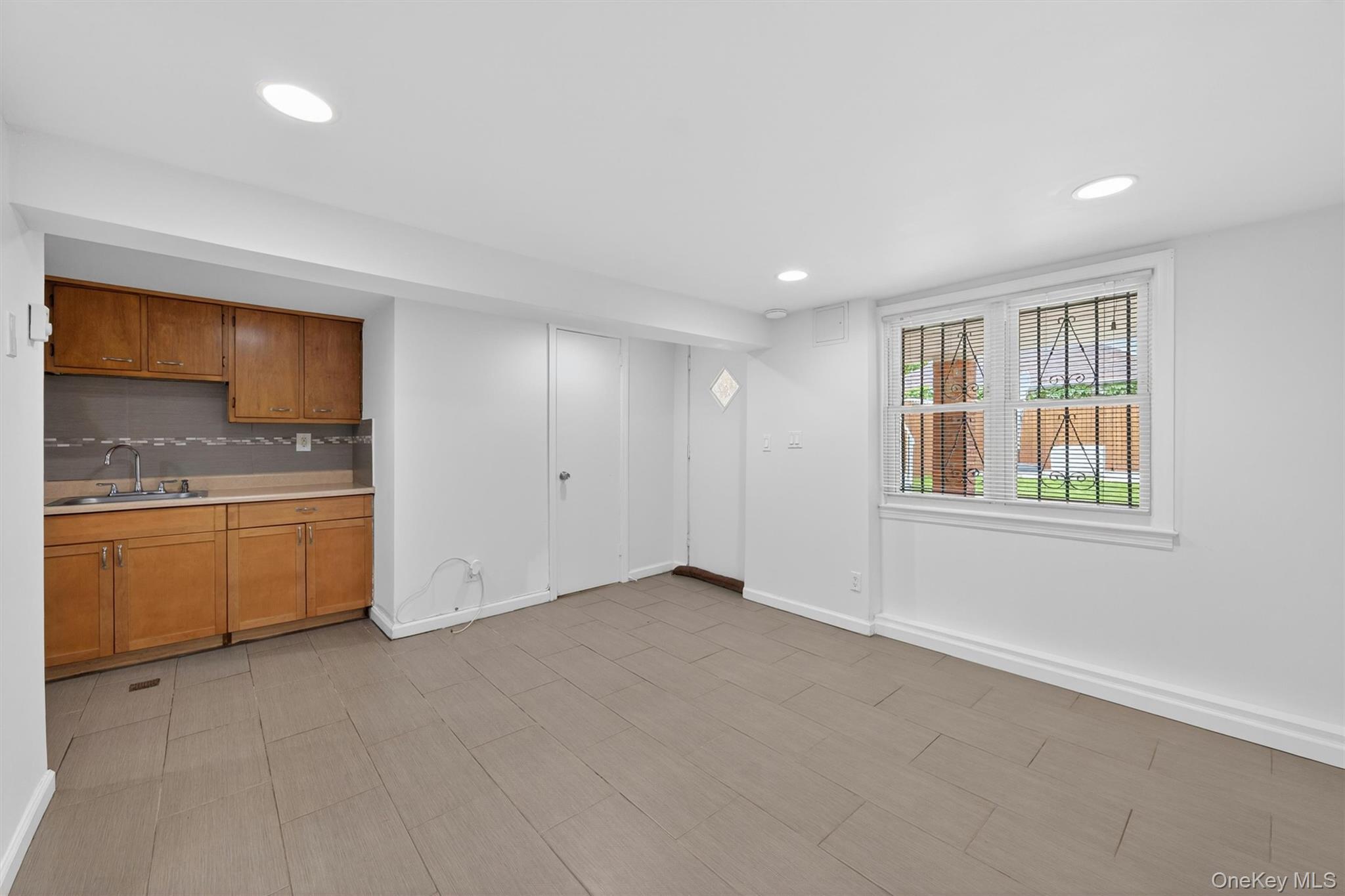 Single Family Bruckner  Bronx, NY 10461, MLS-987819-35
