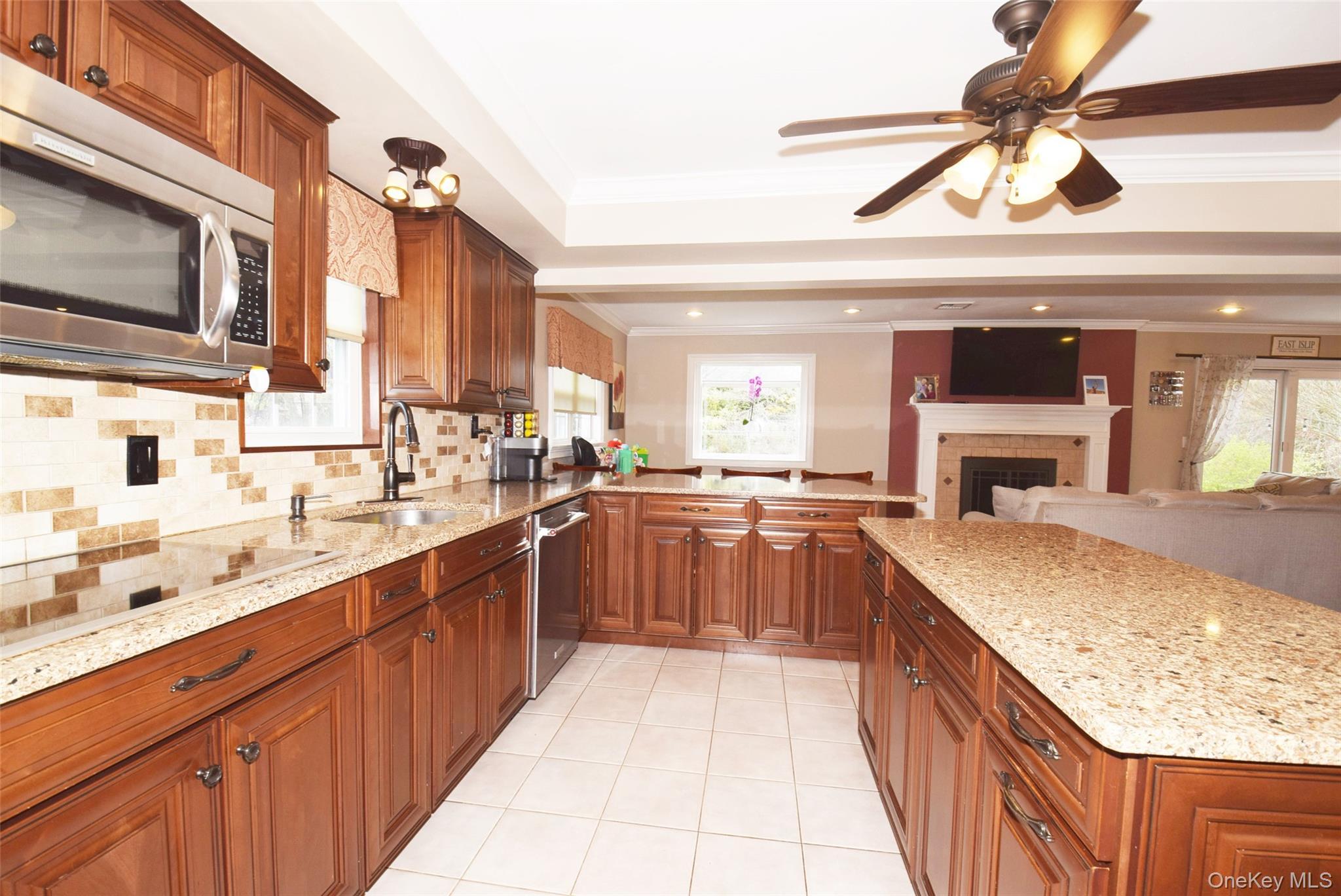 Single Family Lagoon  Suffolk County, NY 11730, MLS-987840-4