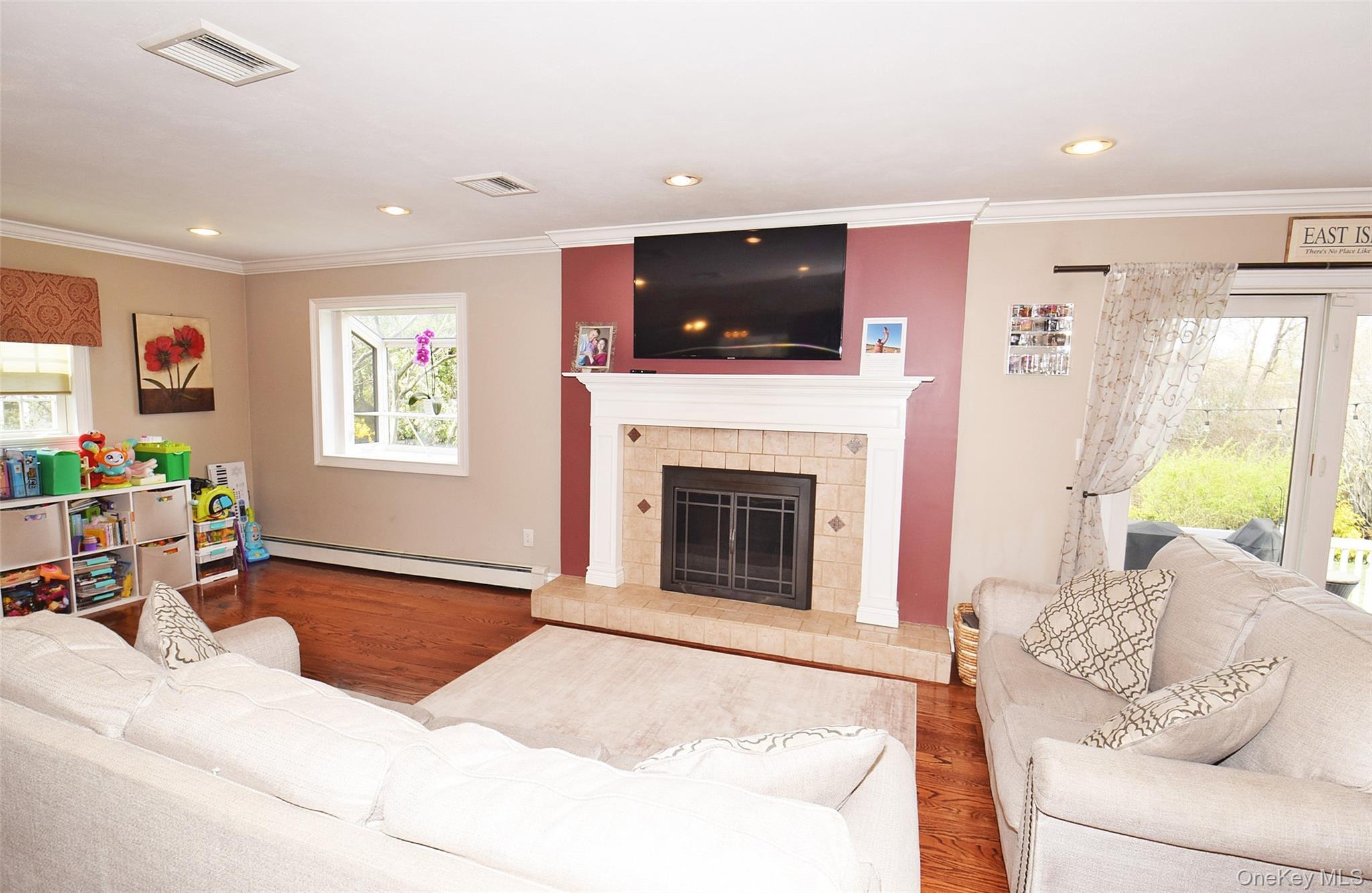 Single Family Lagoon  Suffolk County, NY 11730, MLS-987840-8