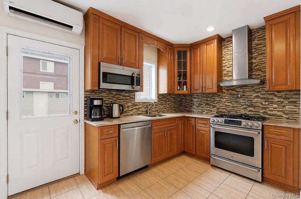 Single Family Cross Bay  Queens, NY 11693, MLS-987868-2