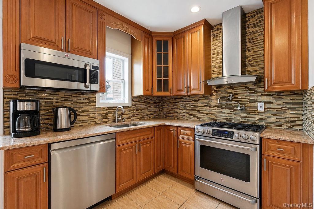 Single Family Cross Bay  Queens, NY 11693, MLS-987868-3