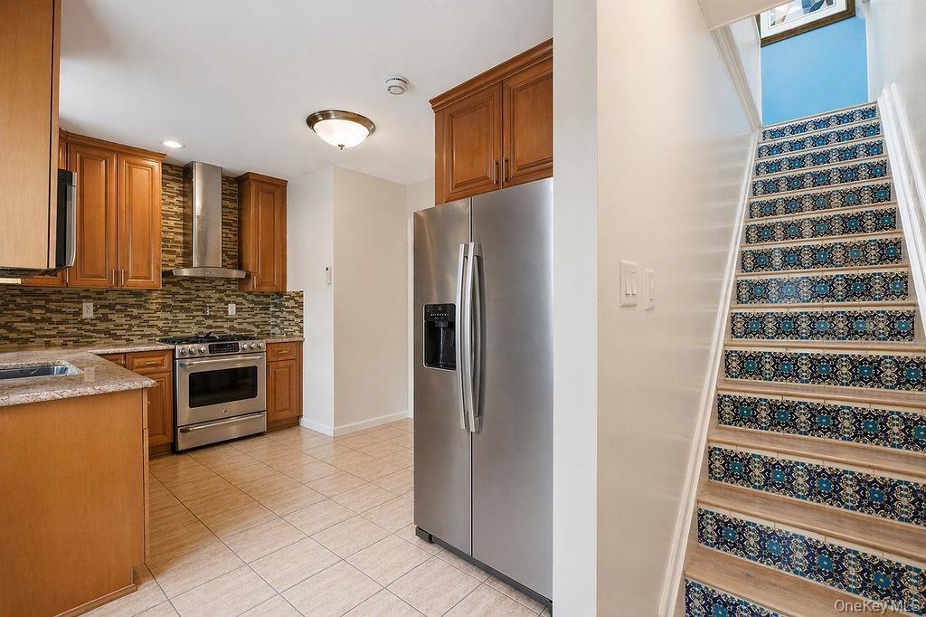 Single Family Cross Bay  Queens, NY 11693, MLS-987868-8