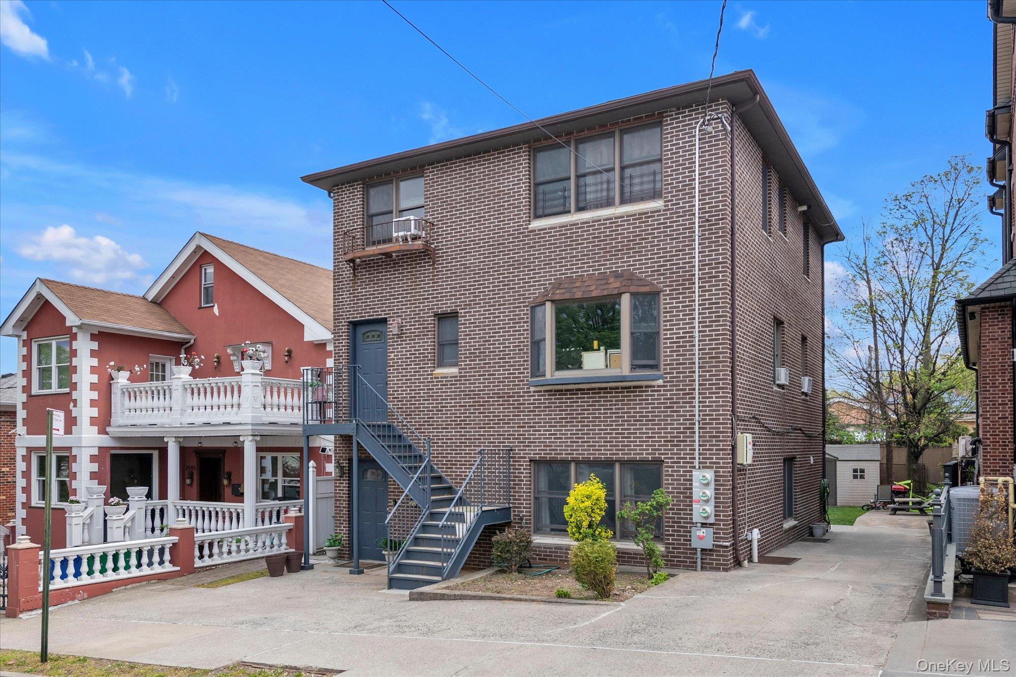 Single Family 49th Street  Queens, NY 11105, MLS-987912-25