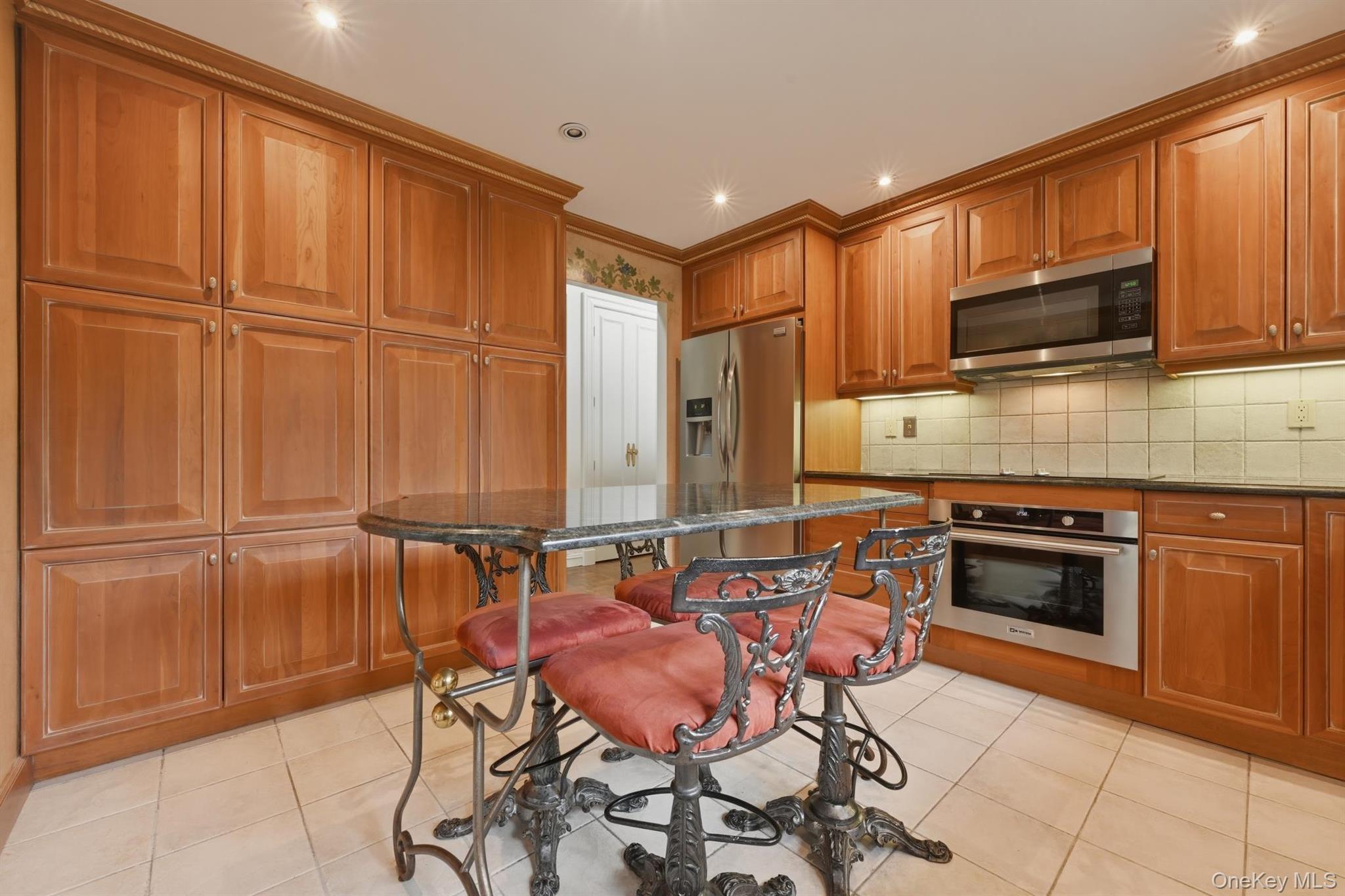 Condo Chestnut Hill  Nassau County, NY 11576, MLS-987962-11