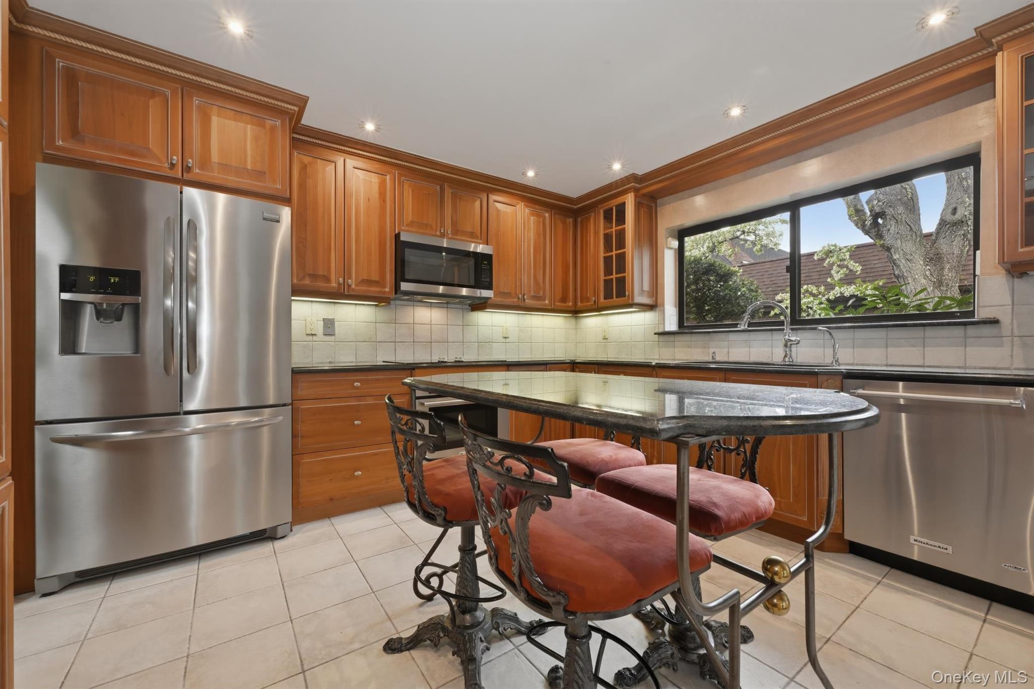 Condo Chestnut Hill  Nassau County, NY 11576, MLS-987962-13