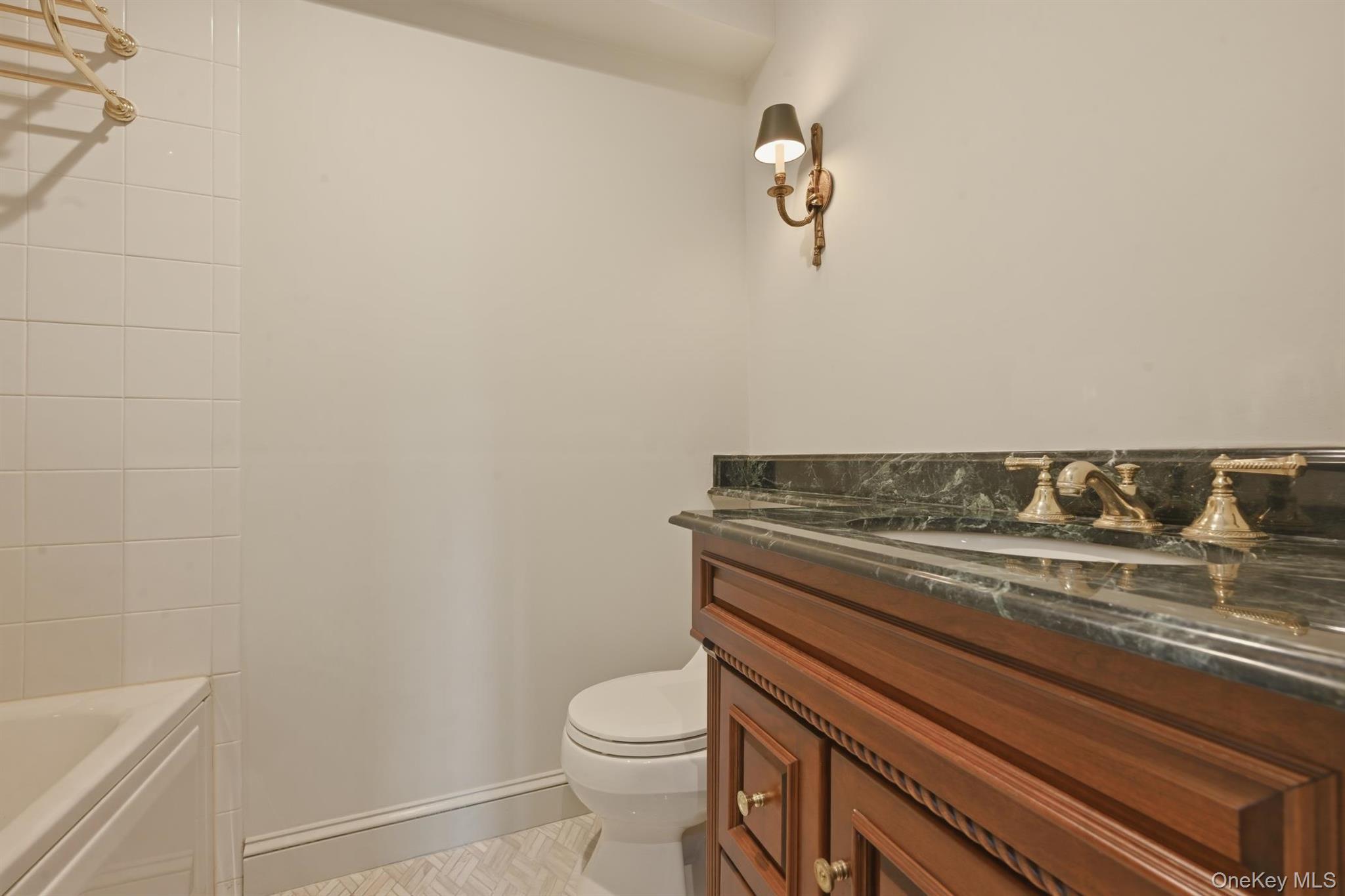 Condo Chestnut Hill  Nassau County, NY 11576, MLS-987962-16