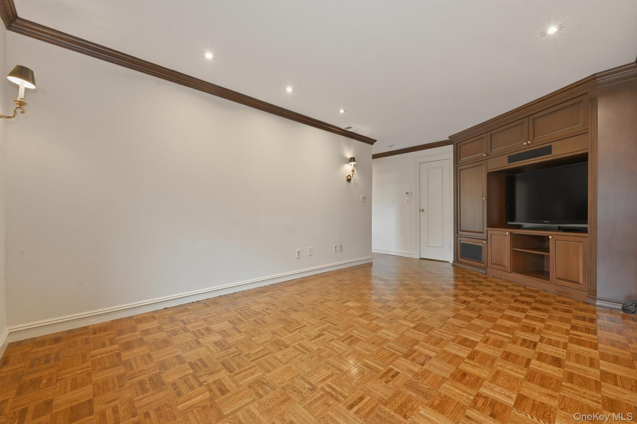 Condo Chestnut Hill  Nassau County, NY 11576, MLS-987962-18