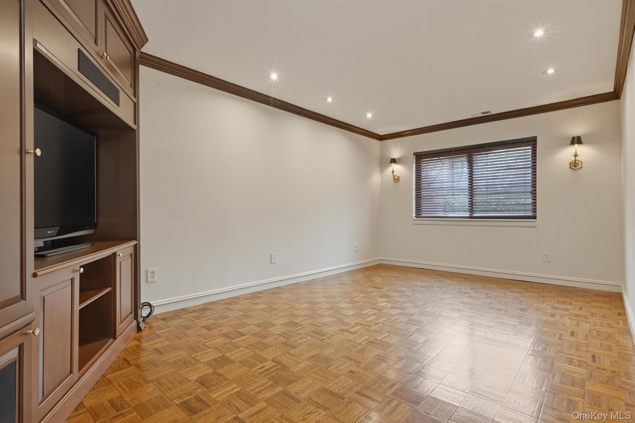 Condo Chestnut Hill  Nassau County, NY 11576, MLS-987962-19