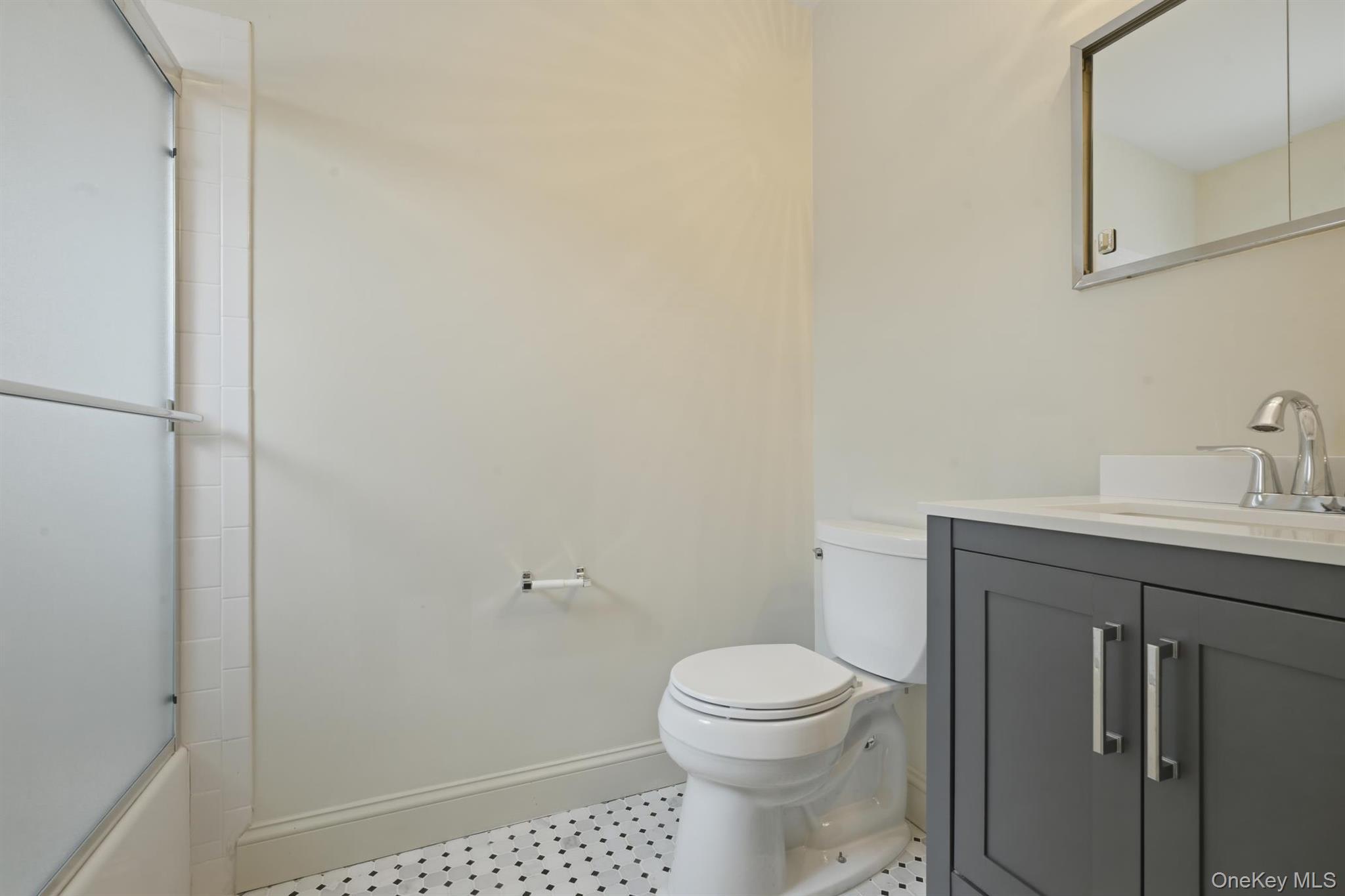 Condo Chestnut Hill  Nassau County, NY 11576, MLS-987962-20