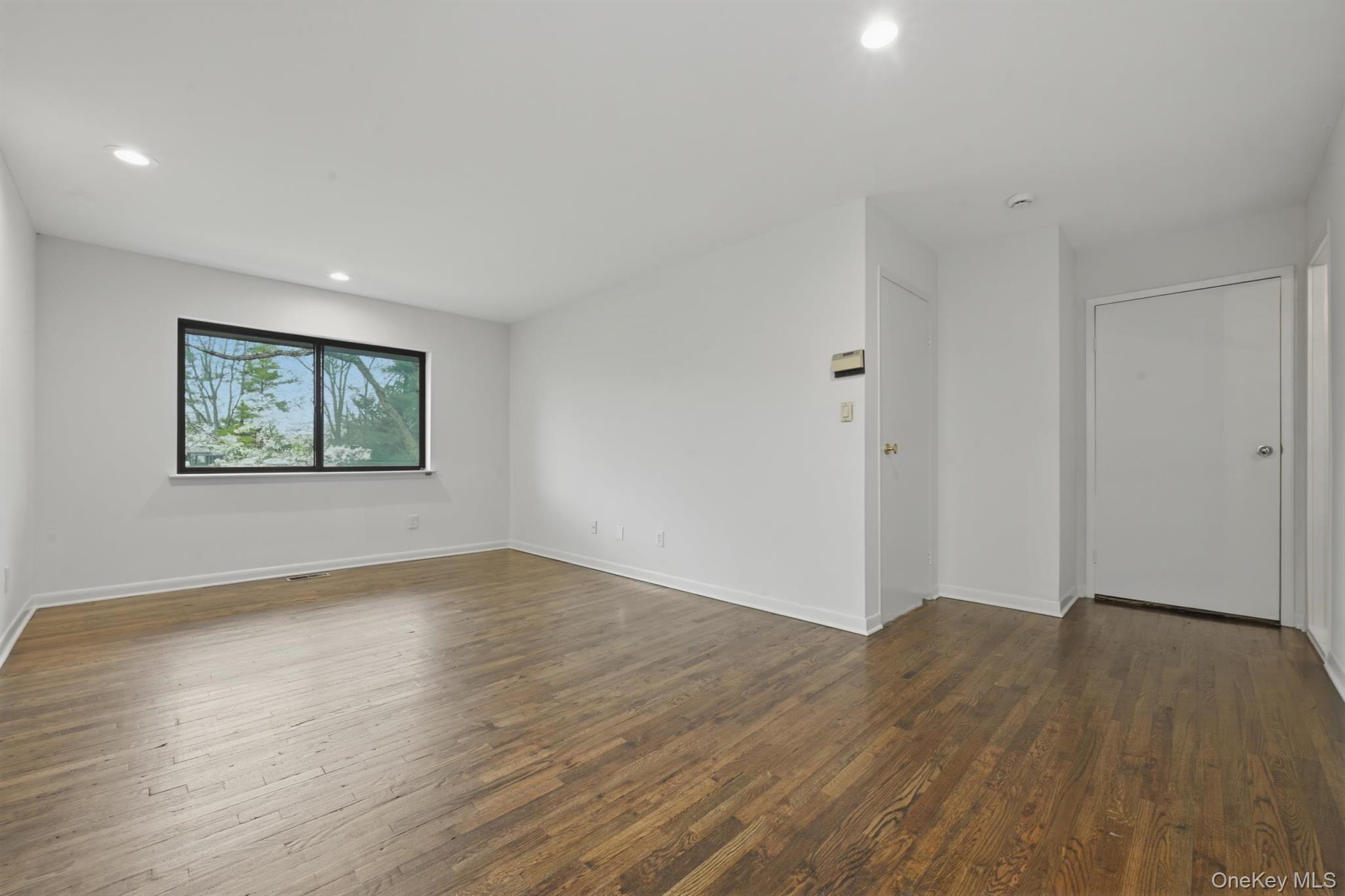 Condo Chestnut Hill  Nassau County, NY 11576, MLS-987962-21