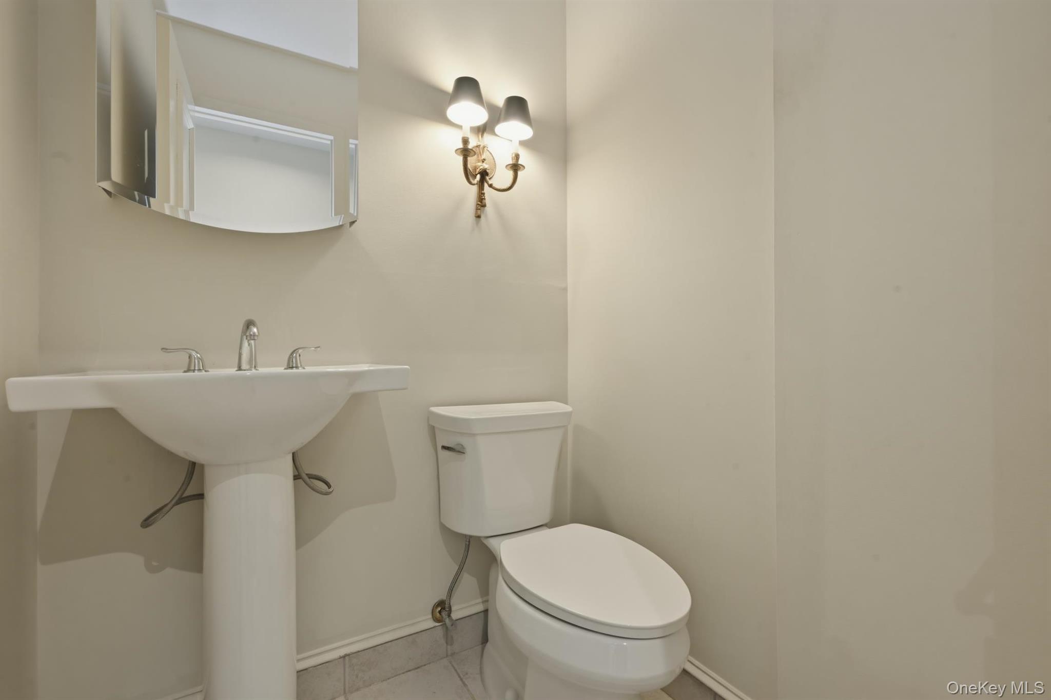 Condo Chestnut Hill  Nassau County, NY 11576, MLS-987962-22