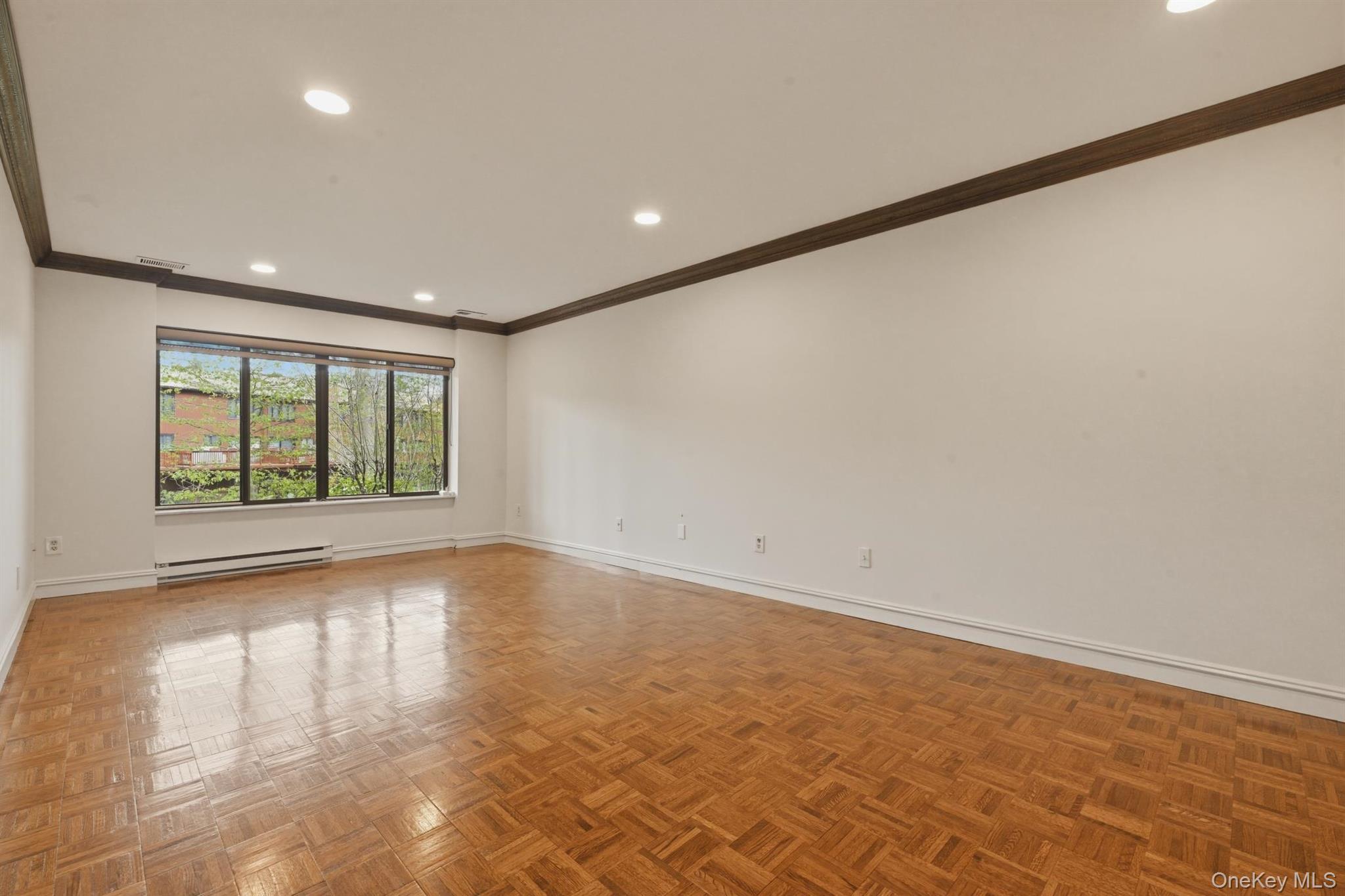 Condo Chestnut Hill  Nassau County, NY 11576, MLS-987962-24