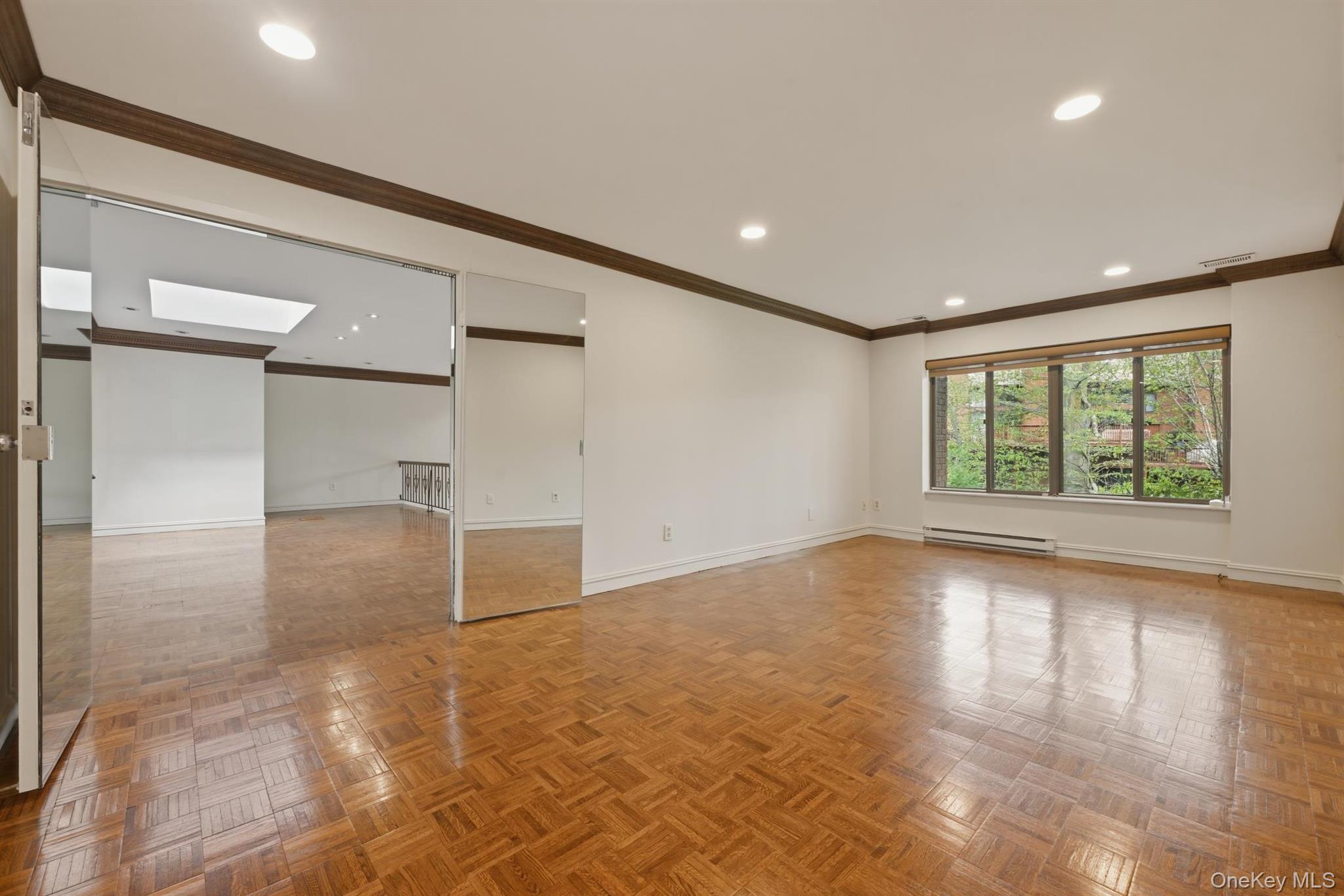 Condo Chestnut Hill  Nassau County, NY 11576, MLS-987962-25