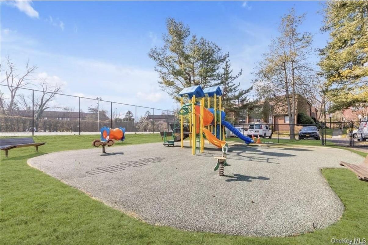 Condo Chestnut Hill  Nassau County, NY 11576, MLS-987962-35