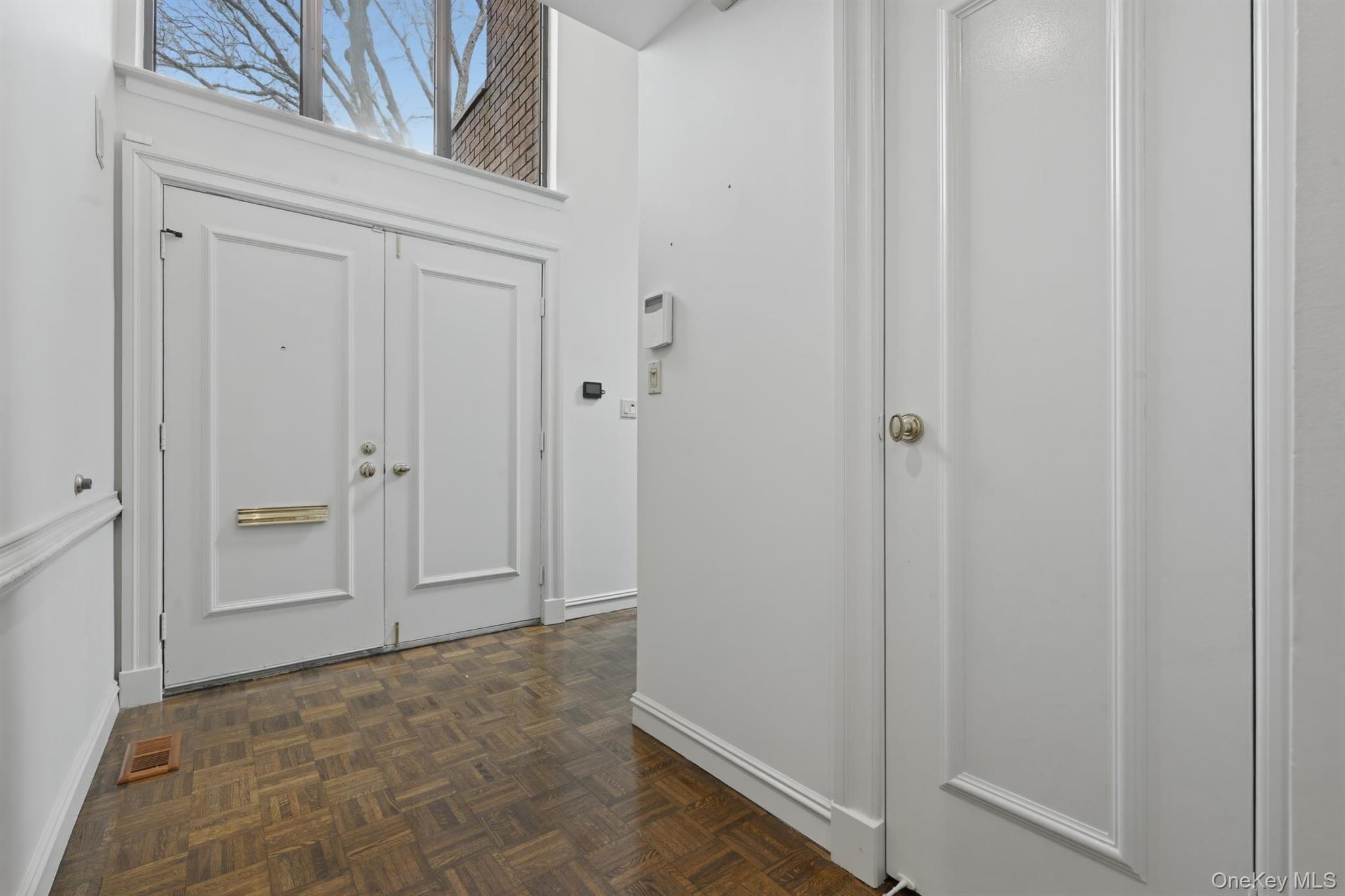 Condo Chestnut Hill  Nassau County, NY 11576, MLS-987962-6