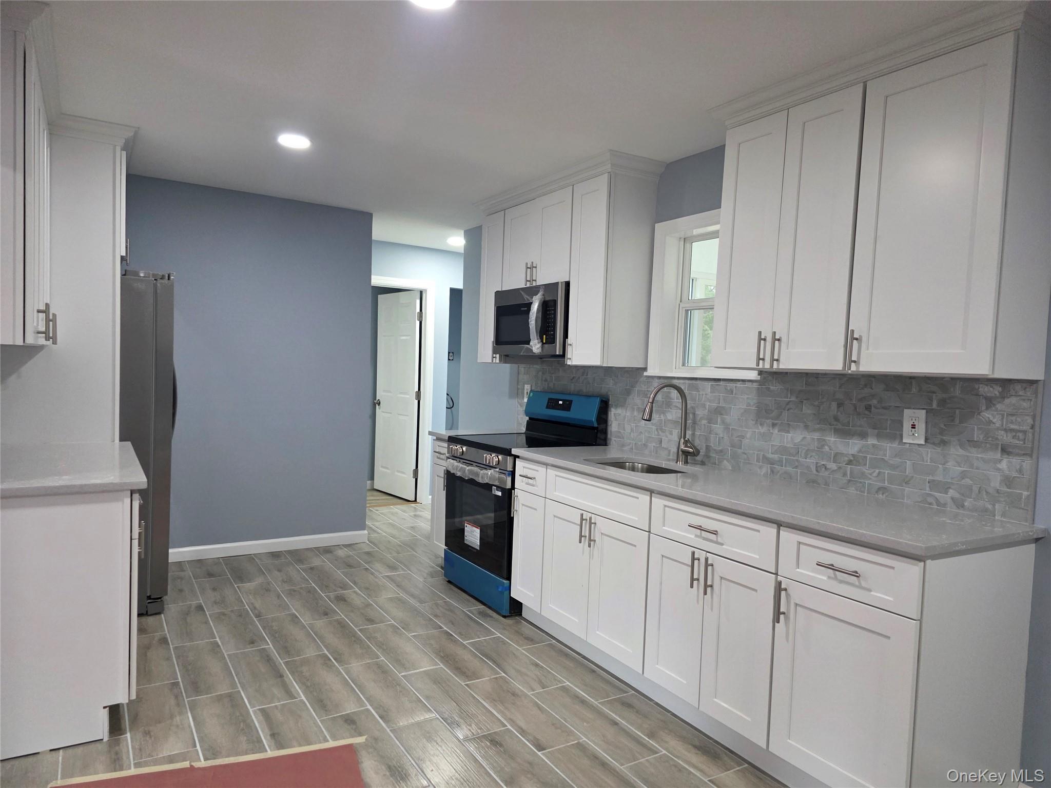 Single Family Linden  Suffolk County, NY 11967, MLS-988087-5