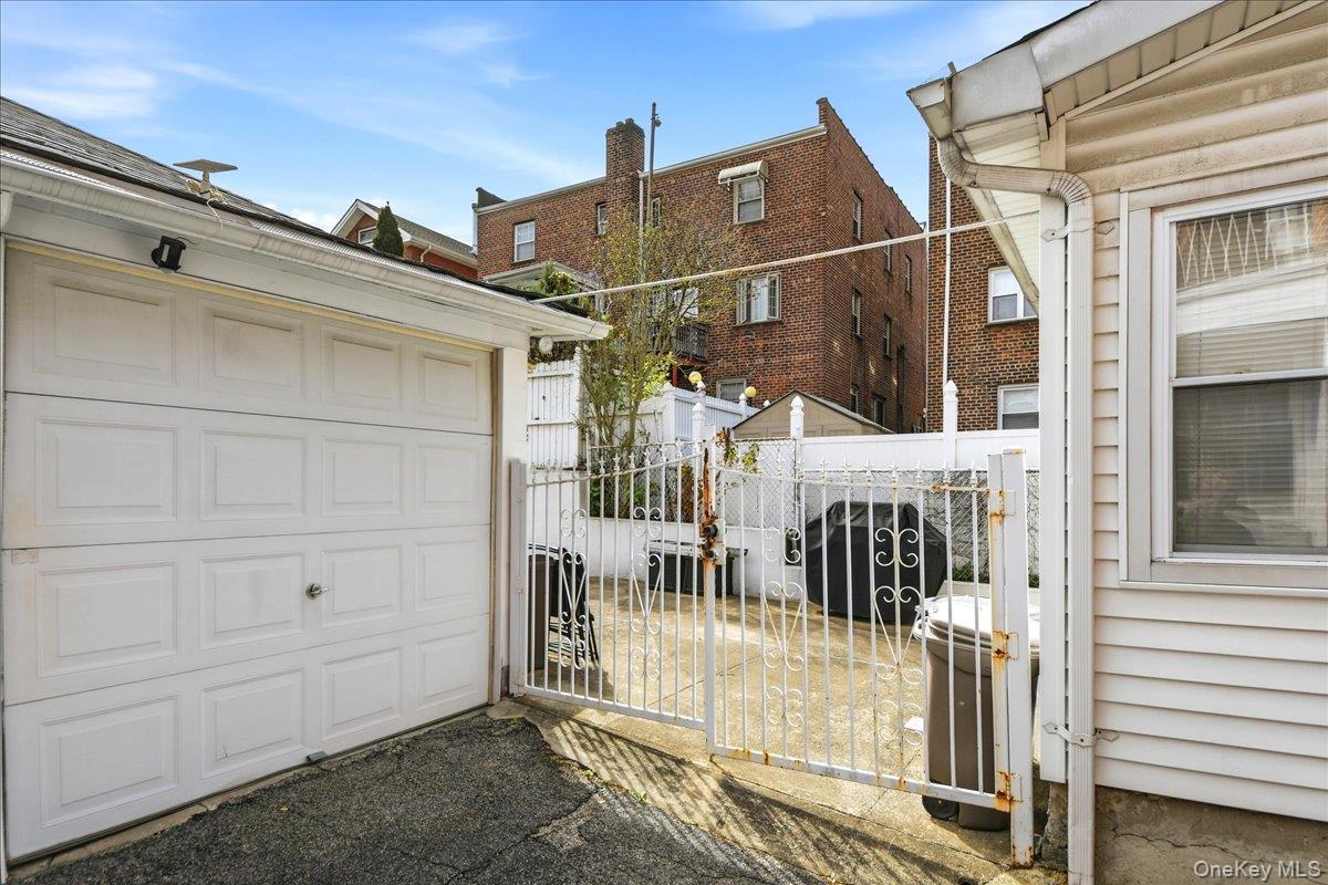 Single Family Bogart  Bronx, NY 10462, MLS-988127-27