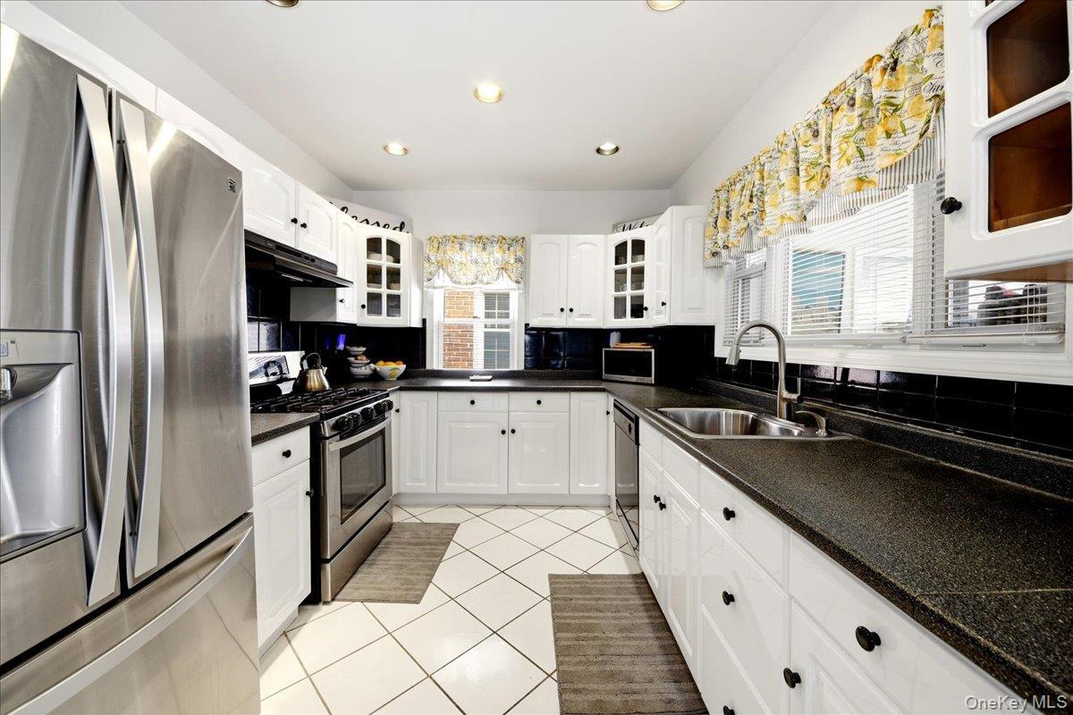 Single Family Bogart  Bronx, NY 10462, MLS-988127-8