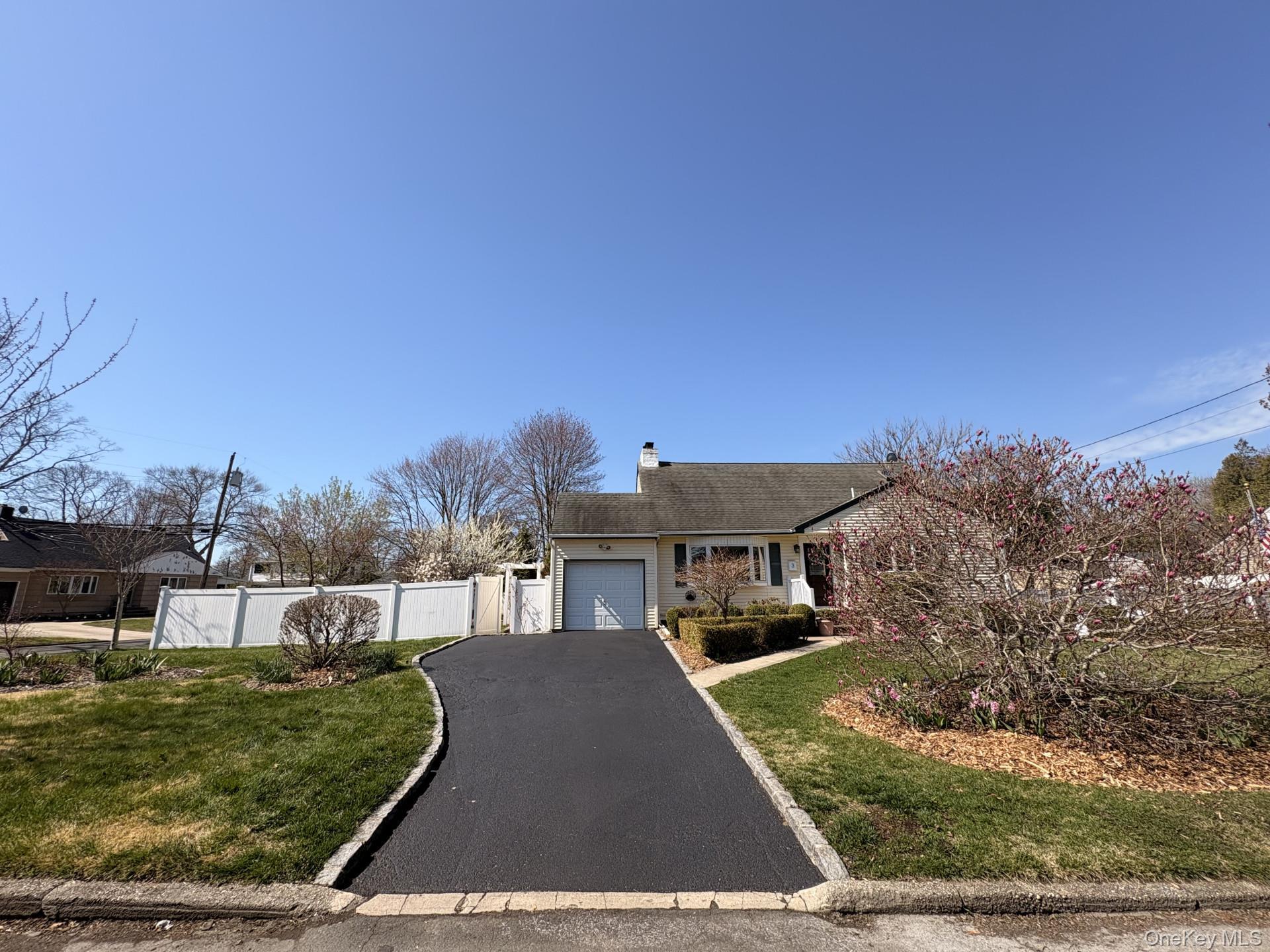 Single Family Barnfield  Suffolk County, NY 11703, MLS-988129-3