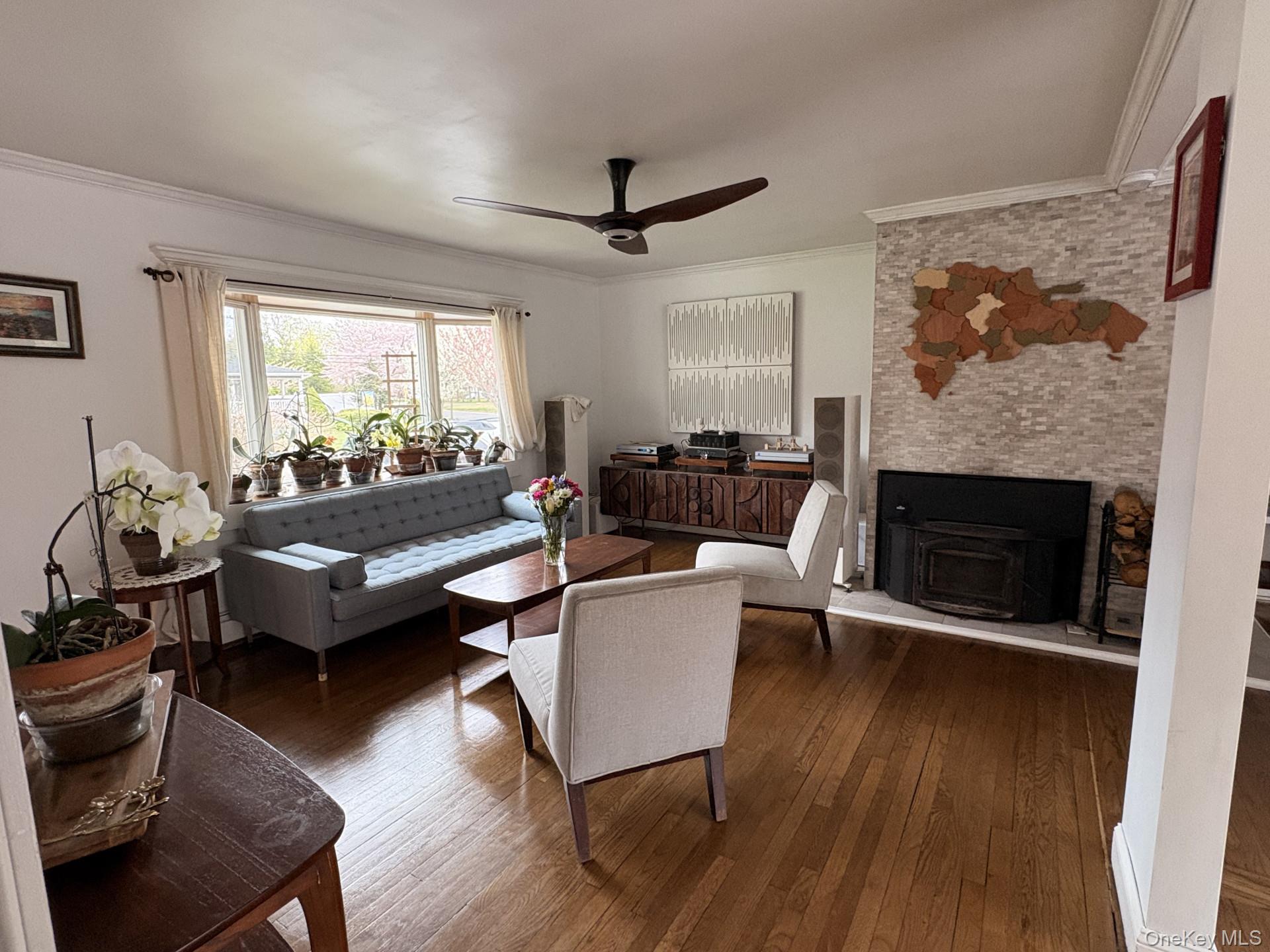 Single Family Barnfield  Suffolk County, NY 11703, MLS-988129-6
